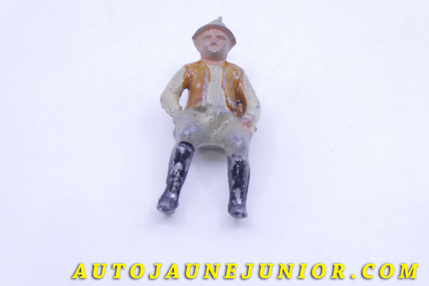 Le #3611 - France (PH) - Personnage - Conducteur de charrette est en vente sur Auto Jaune Junior ! Tekno, Politoys, Mebetoys, Mercury, Joal, Diapet, Märklin, TootsieToys.Vous avez le même jouet ? Profitez de notre expertise pour vous accompagner dans la vente de vos modèles ou votre collection ! Nous achetons tous lots de miniatures ! Contactez nous ! contact@autojaunejunior.com.
