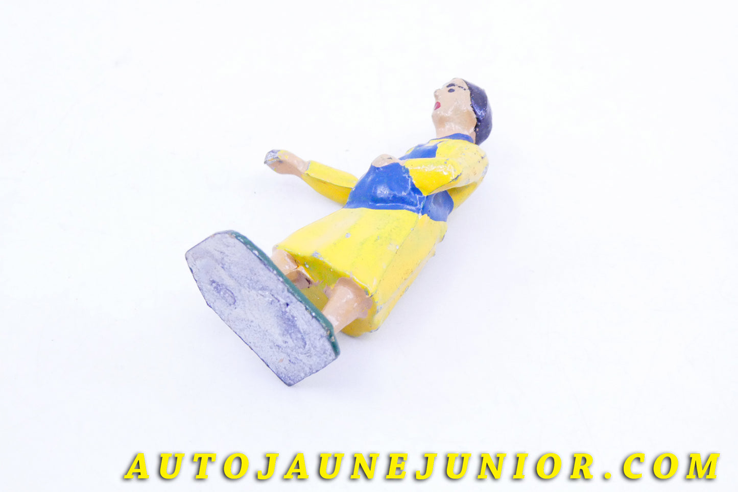 Le #3616 - France (PH) - Personnage - Paysanne est en vente sur Auto Jaune Junior ! Tekno, Politoys, Mebetoys, Mercury, Joal, Diapet, Märklin, TootsieToys.Vous avez le même jouet ? Profitez de notre expertise pour vous accompagner dans la vente de vos modèles ou votre collection ! Nous achetons tous lots de miniatures ! Contactez nous ! contact@autojaunejunior.com.