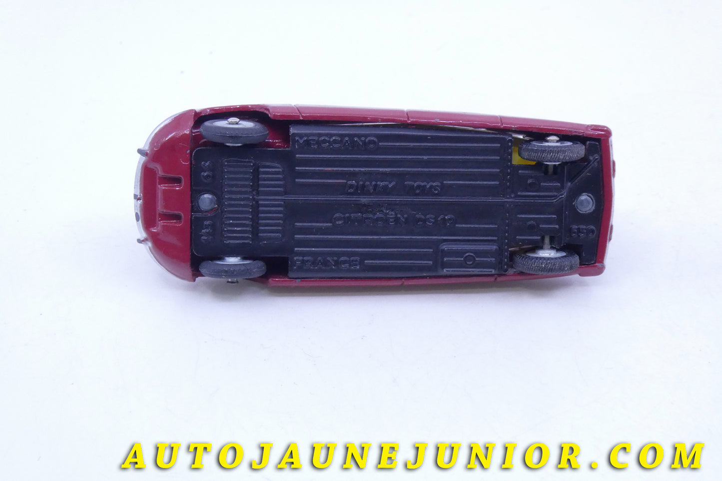 Le #3716 - Dinky Toys - Citroën - DS 19 est en vente sur Auto Jaune Junior ! Tekno, Politoys, Mebetoys, Mercury, Joal, Diapet, Märklin, TootsieToys.Vous avez le même jouet ? Profitez de notre expertise pour vous accompagner dans la vente de vos modèles ou votre collection ! Nous achetons tous lots de miniatures ! Contactez nous ! contact@autojaunejunior.com.