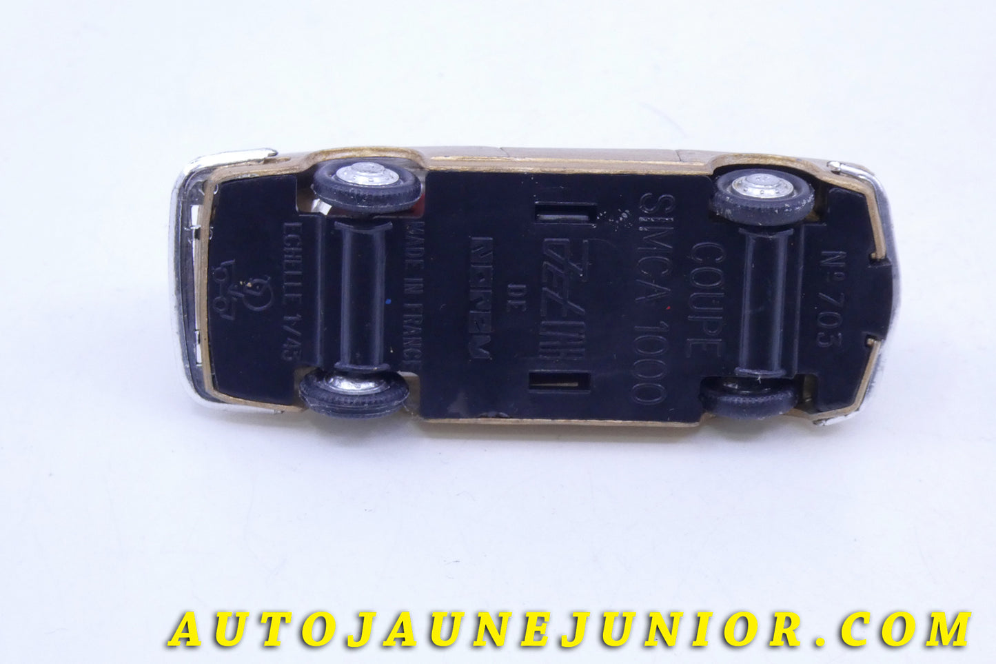 Le #3720 - Norev - Simca - 1000 Coupé Bertone est en vente sur Auto Jaune Junior ! Tekno, Politoys, Mebetoys, Mercury, Joal, Diapet, Märklin, TootsieToys.Vous avez le même jouet ? Profitez de notre expertise pour vous accompagner dans la vente de vos modèles ou votre collection ! Nous achetons tous lots de miniatures ! Contactez nous ! contact@autojaunejunior.com.
