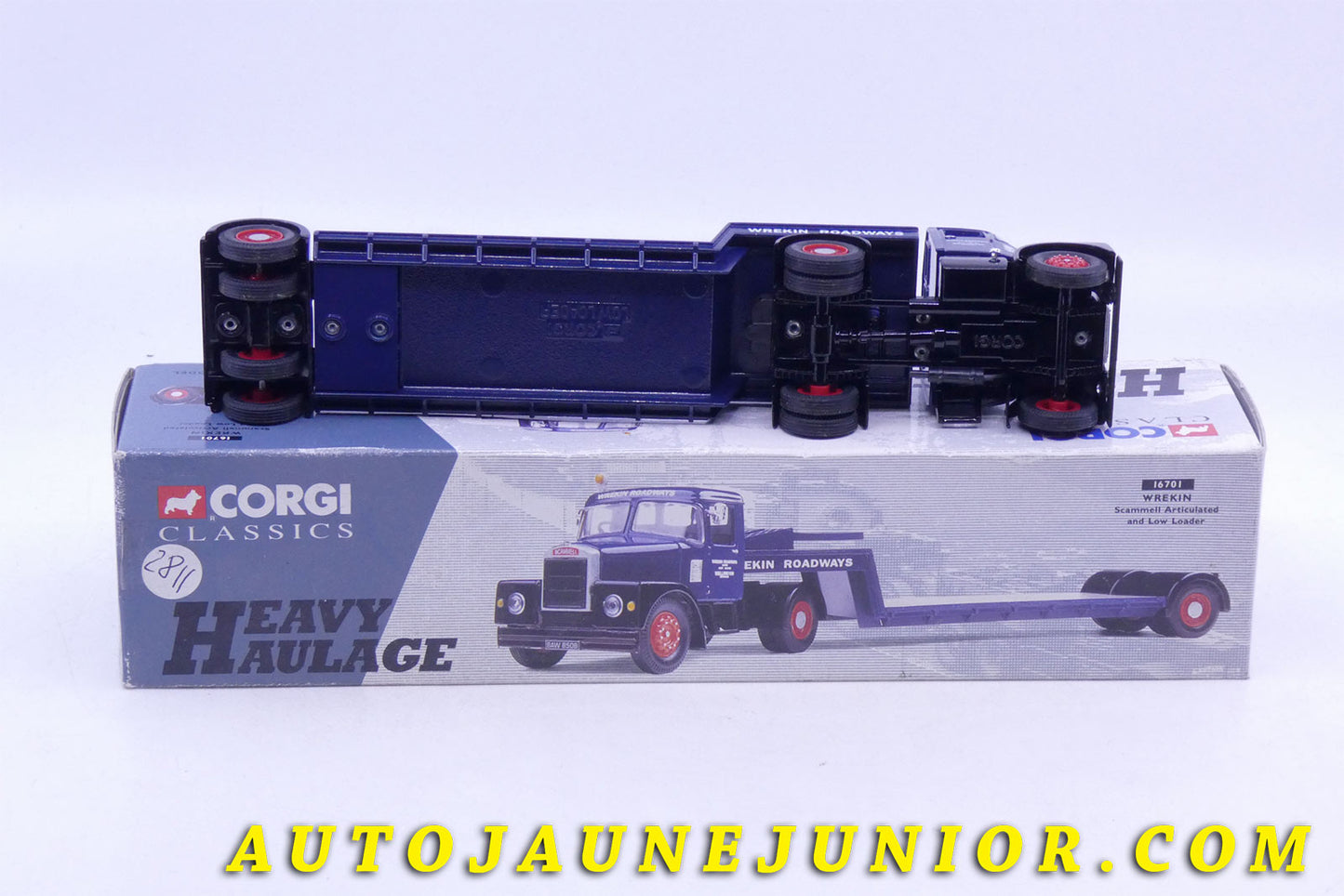 Le #3727 - Corgi Toys - Scammel - Semi remorque Porte Engin est en vente sur Auto Jaune Junior ! Tekno, Politoys, Mebetoys, Mercury, Joal, Diapet, Märklin, TootsieToys.Vous avez le même jouet ? Profitez de notre expertise pour vous accompagner dans la vente de vos modèles ou votre collection ! Nous achetons tous lots de miniatures ! Contactez nous ! contact@autojaunejunior.com.