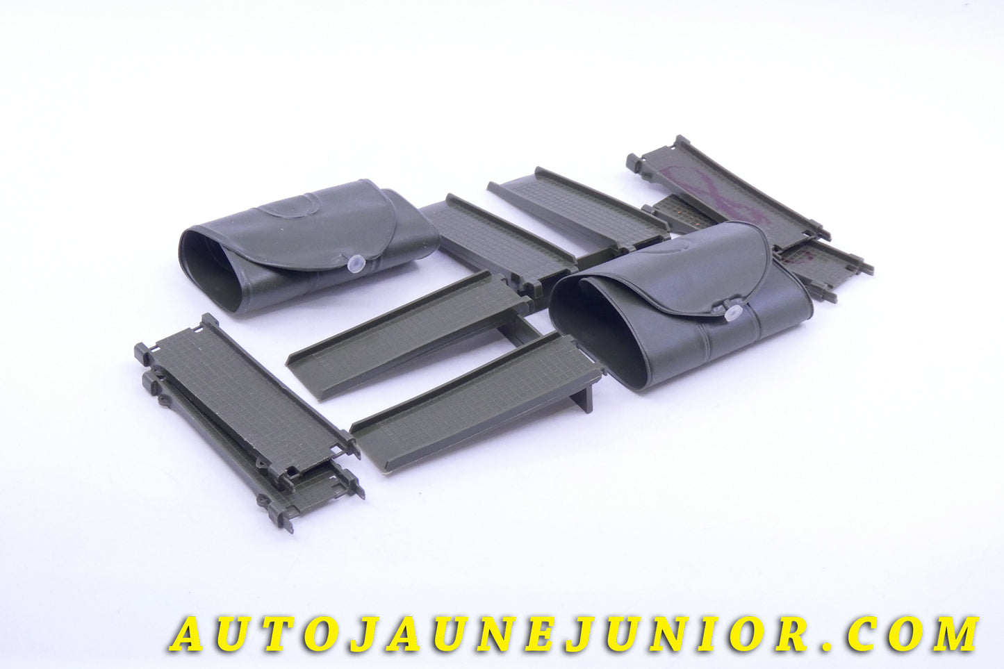 Le #3901 - Dinky Toys - Brockway - Kit Brockway (100% d'origine !) est en vente sur Auto Jaune Junior ! Tekno, Politoys, Mebetoys, Mercury, Joal, Diapet, Märklin, TootsieToys.Vous avez le même jouet ? Profitez de notre expertise pour vous accompagner dans la vente de vos modèles ou votre collection ! Nous achetons tous lots de miniatures ! Contactez nous ! contact@autojaunejunior.com.