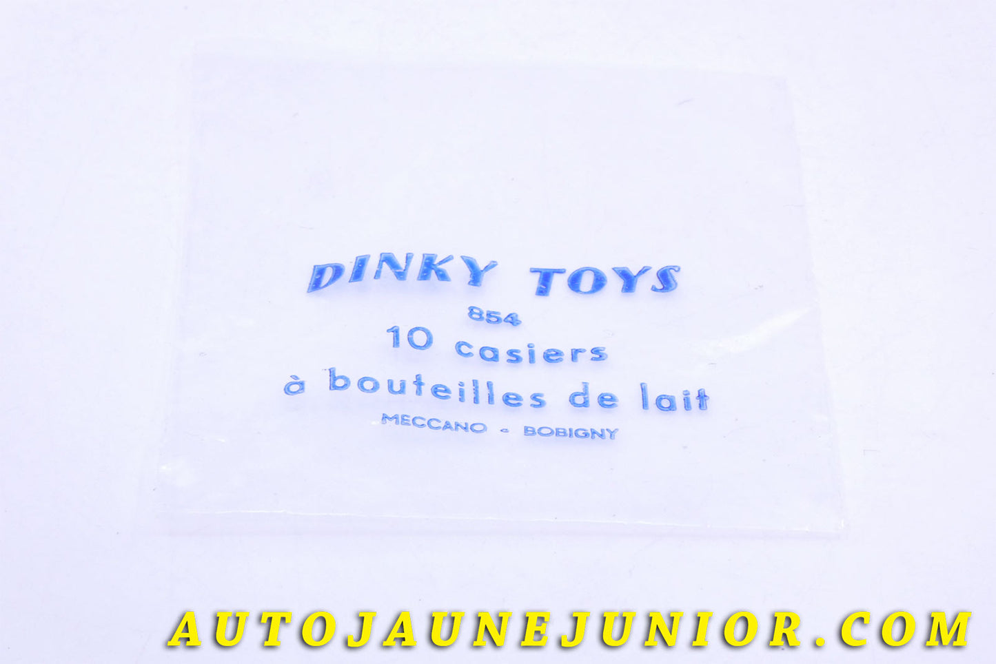 Le #3916 - Dinky Toys - Sachet de pièces détaches Vide - 10 Casiers à bouteilles de lait (Original - Provenance "Collection R.Goirand") est en vente sur Auto Jaune Junior ! Tekno, Politoys, Mebetoys, Mercury, Joal, Diapet, Märklin, TootsieToys.Vous avez le même jouet ? Profitez de notre expertise pour vous accompagner dans la vente de vos modèles ou votre collection ! Nous achetons tous lots de miniatures ! Contactez nous ! contact@autojaunejunior.com.