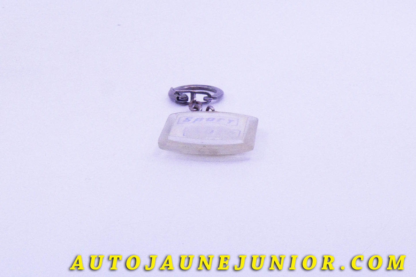 Le #3935 - Sport Auto - Alpine - Porte Clée est en vente sur Auto Jaune Junior ! Tekno, Politoys, Mebetoys, Mercury, Joal, Diapet, Märklin, TootsieToys.Vous avez le même jouet ? Profitez de notre expertise pour vous accompagner dans la vente de vos modèles ou votre collection ! Nous achetons tous lots de miniatures ! Contactez nous ! contact@autojaunejunior.com.
