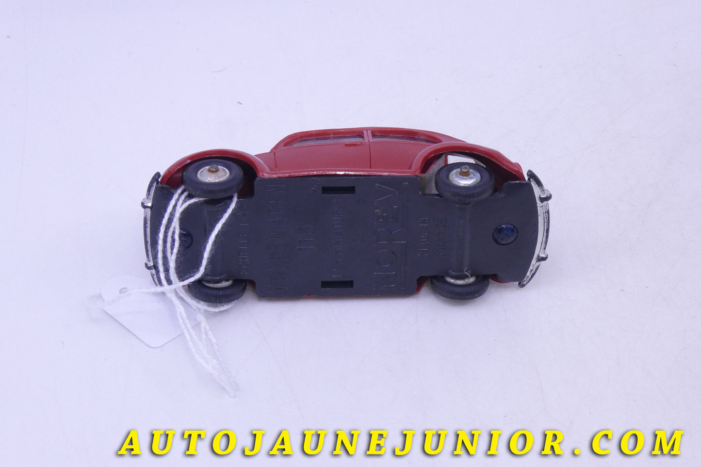 Le Norev Volkswagen Coccinelle 1200 - 1965- 113 est en vente sur Auto Jaune Junior ! Découvrez nos collections de diecast Tekno, Politoys, Mebetoys, Mercury, Joal, Diapet, Märklin, TootsieToys.AutoJaune Junior ; Vous avez le même jouet ? Profitez de notre expertise pour vous accompagner dans la vente de vos modèles ou votre collection ! Nous achetons tous lots de miniatures ! Contactez nous !