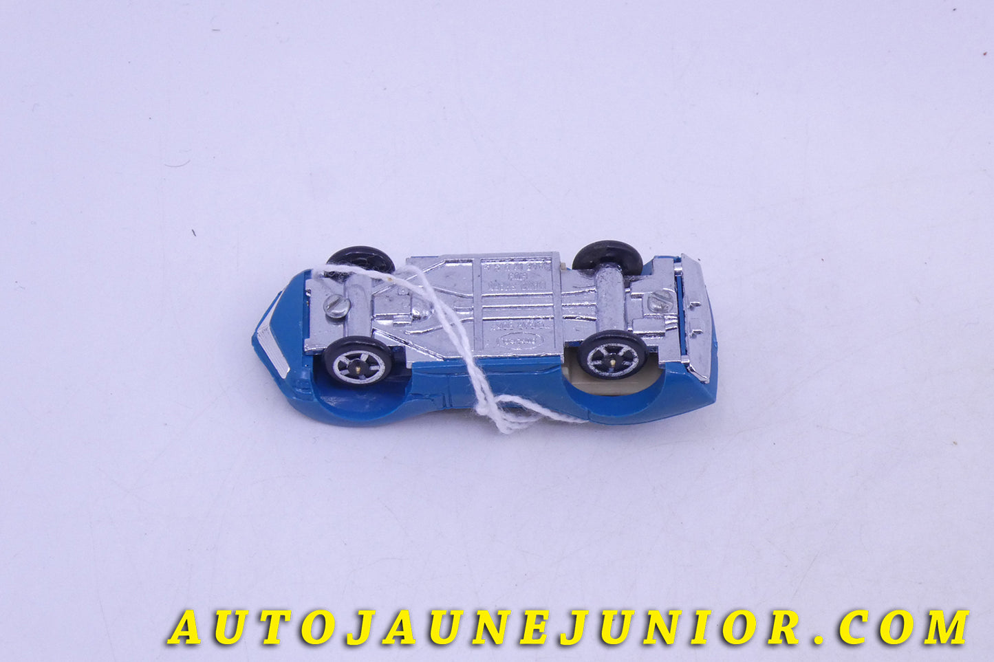 Le Aurora Chevrolet Corvette est en vente sur Auto Jaune Junior ! Découvrez nos collections de diecast Tekno, Politoys, Mebetoys, Mercury, Joal, Diapet, Märklin, TootsieToys.AutoJaune Junior ; Vous avez le même jouet ? Profitez de notre expertise pour vous accompagner dans la vente de vos modèles ou votre collection ! Nous achetons tous lots de miniatures ! Contactez nous !