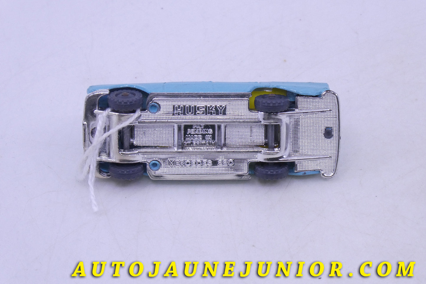Le Husky Mercedes Berline 220 est en vente sur Auto Jaune Junior ! Découvrez nos collections de diecast Tekno, Politoys, Mebetoys, Mercury, Joal, Diapet, Märklin, TootsieToys.AutoJaune Junior ; Vous avez le même jouet ? Profitez de notre expertise pour vous accompagner dans la vente de vos modèles ou votre collection ! Nous achetons tous lots de miniatures ! Contactez nous !