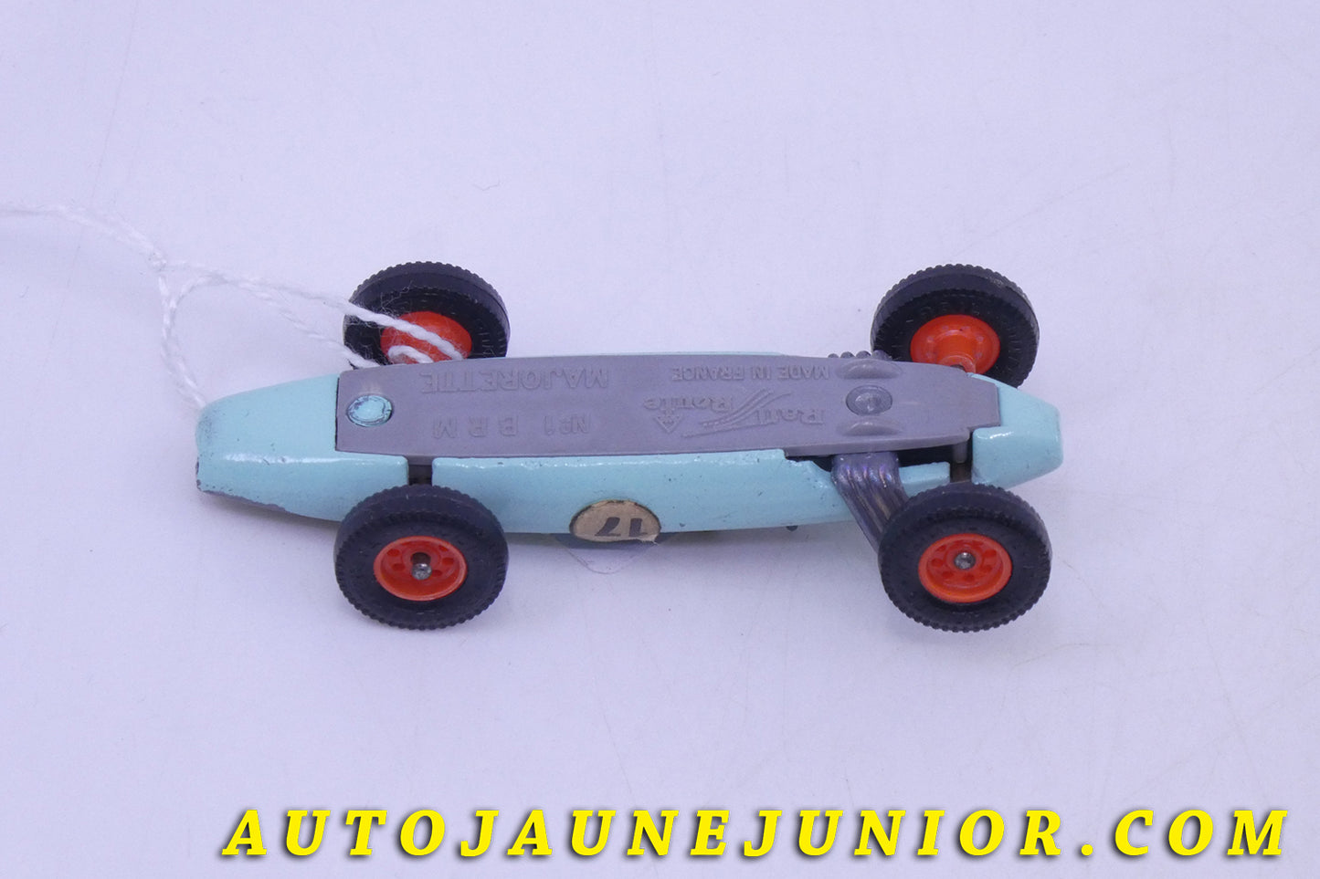 Le Majorette BRM V8 monoplace (La Première Majorette !!!) est en vente sur Auto Jaune Junior ! Découvrez nos collections de diecast Tekno, Politoys, Mebetoys, Mercury, Joal, Diapet, Märklin, TootsieToys.AutoJaune Junior ; Vous avez le même jouet ? Profitez de notre expertise pour vous accompagner dans la vente de vos modèles ou votre collection ! Nous achetons tous lots de miniatures ! Contactez nous !