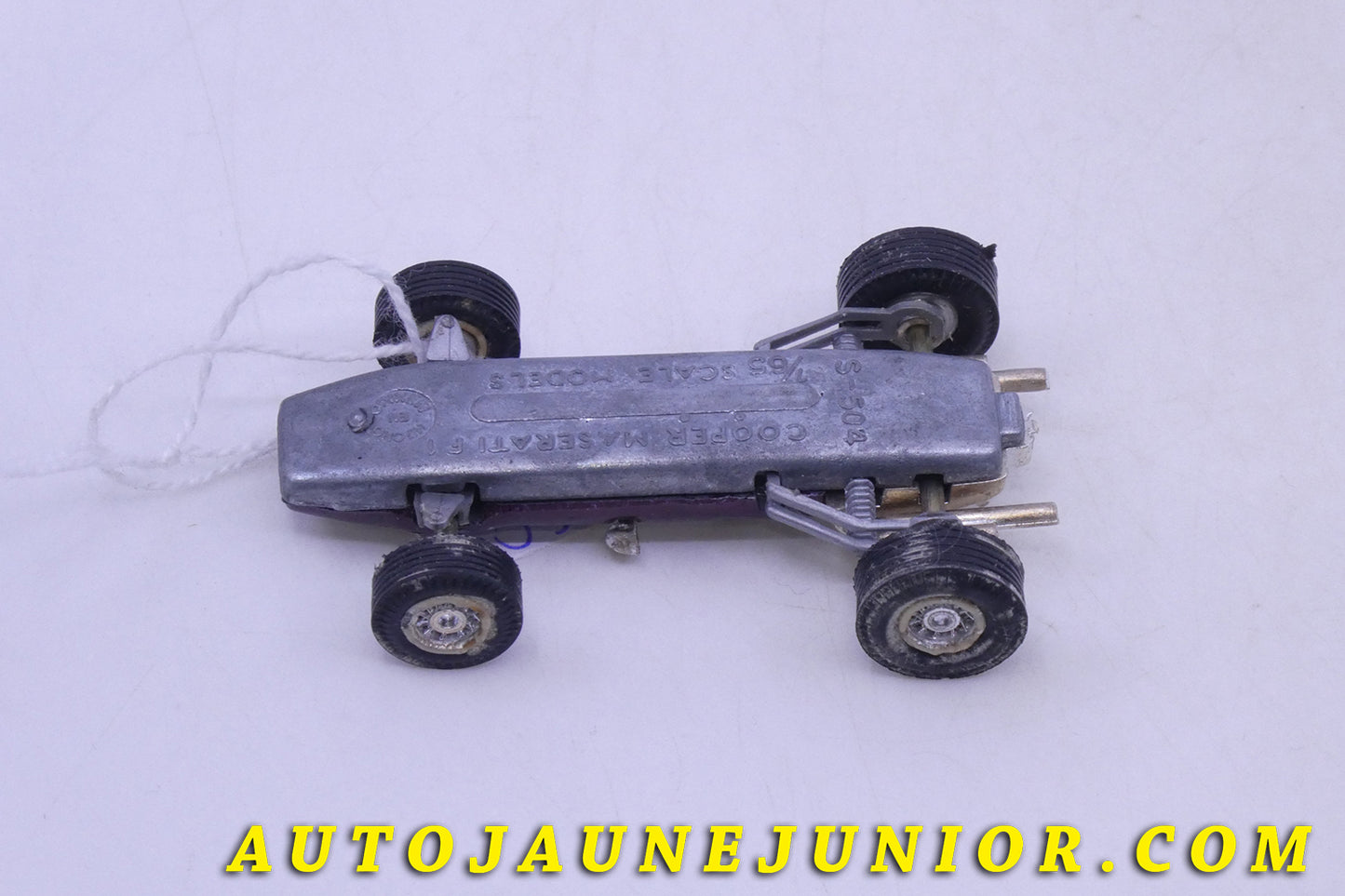 Le Politoys Maseratti Cooper (Mac Gregor !) est en vente sur Auto Jaune Junior ! Découvrez nos collections de diecast Tekno, Politoys, Mebetoys, Mercury, Joal, Diapet, Märklin, TootsieToys.AutoJaune Junior ; Vous avez le même jouet ? Profitez de notre expertise pour vous accompagner dans la vente de vos modèles ou votre collection ! Nous achetons tous lots de miniatures ! Contactez nous !