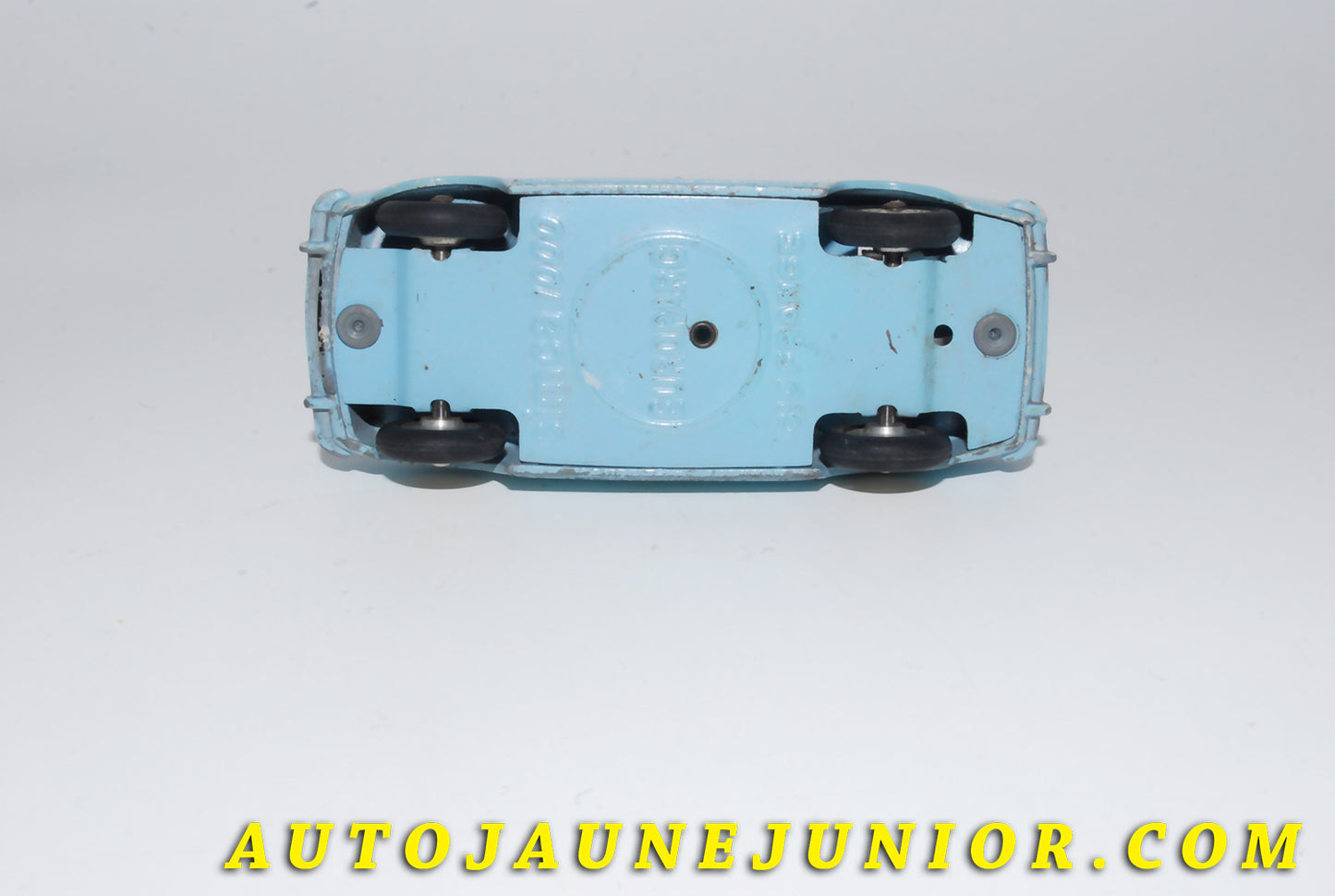 Le #4103 - C-I-J - Simca - 1000 Berline est en vente sur Auto Jaune Junior ! Tekno, Politoys, Mebetoys, Mercury, Joal, Diapet, Märklin, TootsieToys.Vous avez le même jouet ? Profitez de notre expertise pour vous accompagner dans la vente de vos modèles ou votre collection ! Nous achetons tous lots de miniatures ! Contactez nous ! contact@autojaunejunior.com.