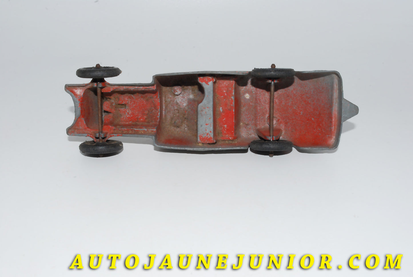 Le #4122 - Tootsietoys - Ford - V8 est en vente sur Auto Jaune Junior ! Tekno, Politoys, Mebetoys, Mercury, Joal, Diapet, Märklin, TootsieToys.Vous avez le même jouet ? Profitez de notre expertise pour vous accompagner dans la vente de vos modèles ou votre collection ! Nous achetons tous lots de miniatures ! Contactez nous ! contact@autojaunejunior.com.