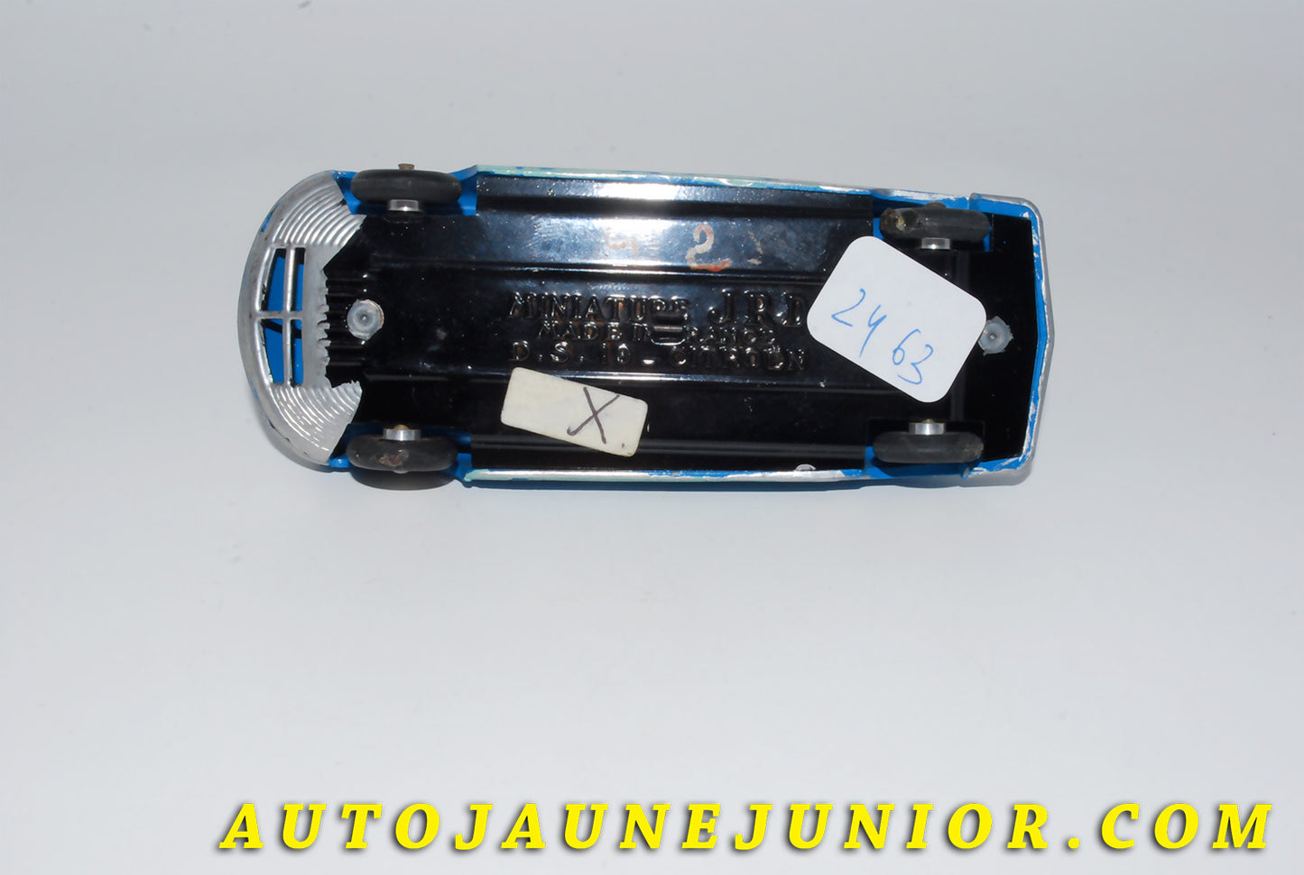 Le #4127 - JRD - Citroën - DS 19 est en vente sur Auto Jaune Junior ! Tekno, Politoys, Mebetoys, Mercury, Joal, Diapet, Märklin, TootsieToys.Vous avez le même jouet ? Profitez de notre expertise pour vous accompagner dans la vente de vos modèles ou votre collection ! Nous achetons tous lots de miniatures ! Contactez nous ! contact@autojaunejunior.com.