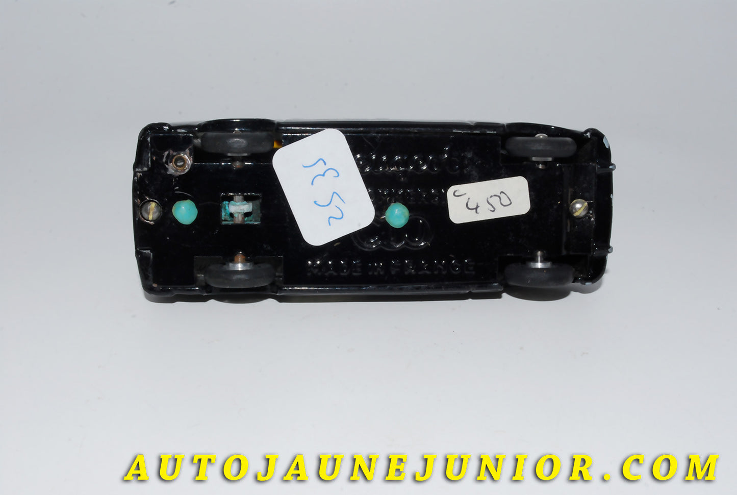 Le #4132 - C-I-J - Peugeot - 403 break police est en vente sur Auto Jaune Junior ! Tekno, Politoys, Mebetoys, Mercury, Joal, Diapet, Märklin, TootsieToys.Vous avez le même jouet ? Profitez de notre expertise pour vous accompagner dans la vente de vos modèles ou votre collection ! Nous achetons tous lots de miniatures ! Contactez nous ! contact@autojaunejunior.com.