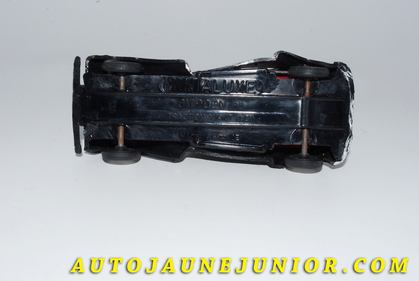 Le #4134 - Minialuxe - Citroën - 11 BL Traction Avant est en vente sur Auto Jaune Junior ! Tekno, Politoys, Mebetoys, Mercury, Joal, Diapet, Märklin, TootsieToys.Vous avez le même jouet ? Profitez de notre expertise pour vous accompagner dans la vente de vos modèles ou votre collection ! Nous achetons tous lots de miniatures ! Contactez nous ! contact@autojaunejunior.com.