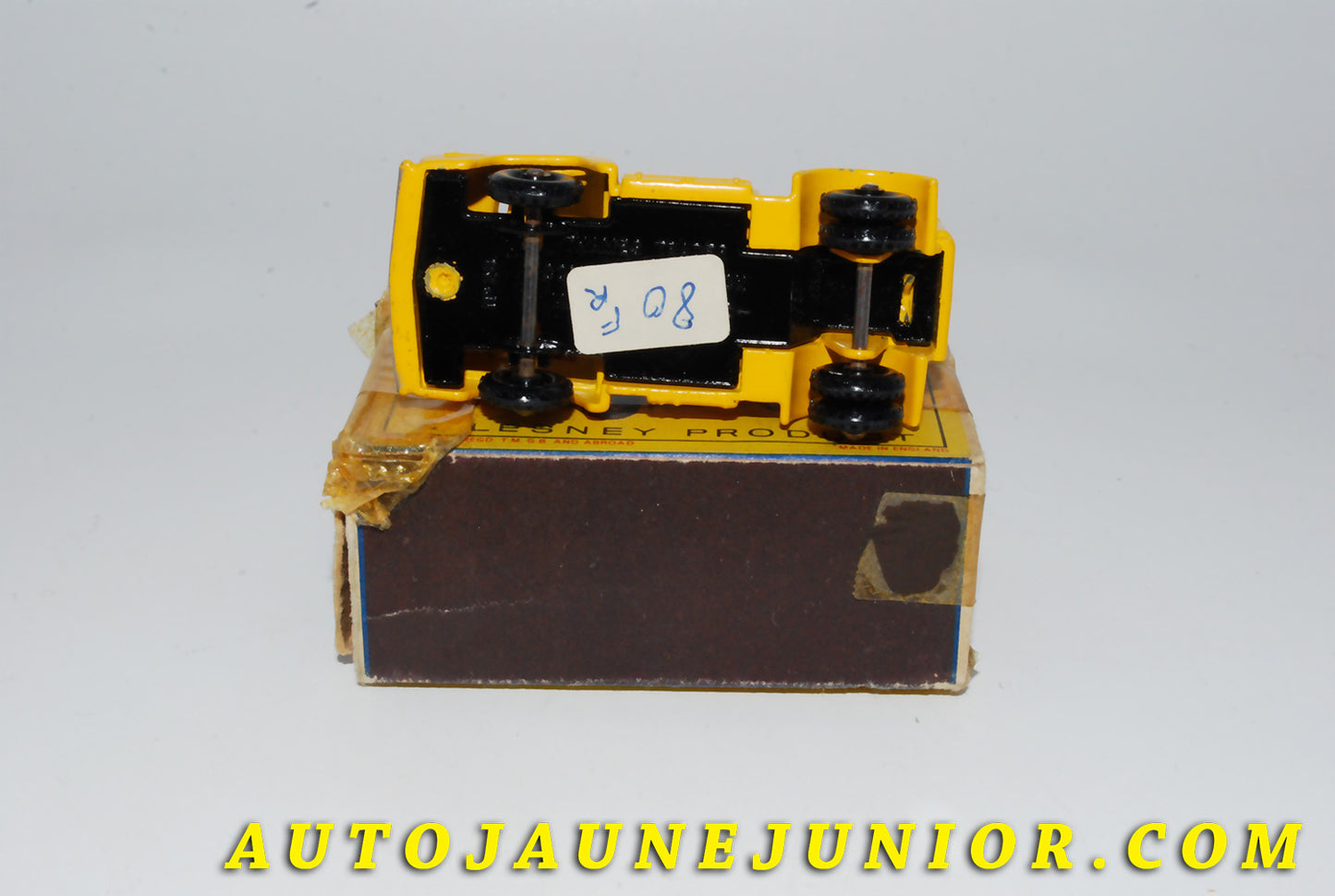 Le #4142 - Matchbox - Ford - Thames Compressor est en vente sur Auto Jaune Junior ! Tekno, Politoys, Mebetoys, Mercury, Joal, Diapet, Märklin, TootsieToys.Vous avez le même jouet ? Profitez de notre expertise pour vous accompagner dans la vente de vos modèles ou votre collection ! Nous achetons tous lots de miniatures ! Contactez nous ! contact@autojaunejunior.com.
