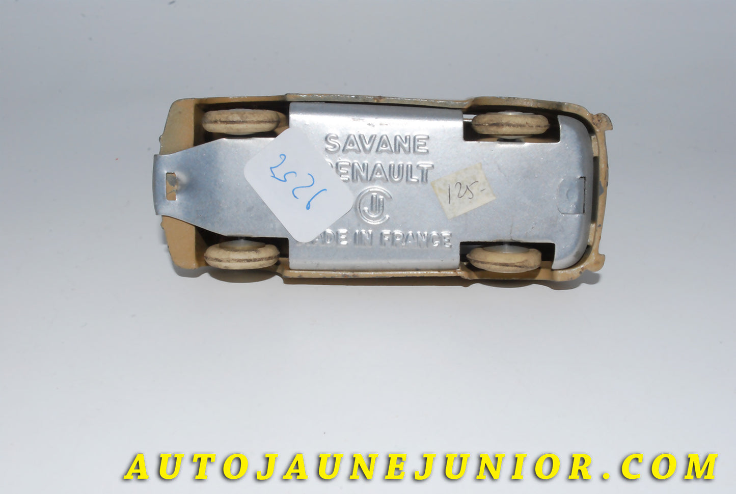 Le #4161 - C-I-J - Renault - Savane est en vente sur Auto Jaune Junior ! Tekno, Politoys, Mebetoys, Mercury, Joal, Diapet, Märklin, TootsieToys.Vous avez le même jouet ? Profitez de notre expertise pour vous accompagner dans la vente de vos modèles ou votre collection ! Nous achetons tous lots de miniatures ! Contactez nous ! contact@autojaunejunior.com.