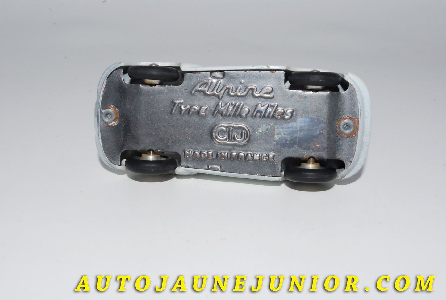 Le #4169 - C-I-J - Alpine - A106 Type Mille Miles (Avec Vitrages) est en vente sur Auto Jaune Junior ! Tekno, Politoys, Mebetoys, Mercury, Joal, Diapet, Märklin, TootsieToys.Vous avez le même jouet ? Profitez de notre expertise pour vous accompagner dans la vente de vos modèles ou votre collection ! Nous achetons tous lots de miniatures ! Contactez nous ! contact@autojaunejunior.com.