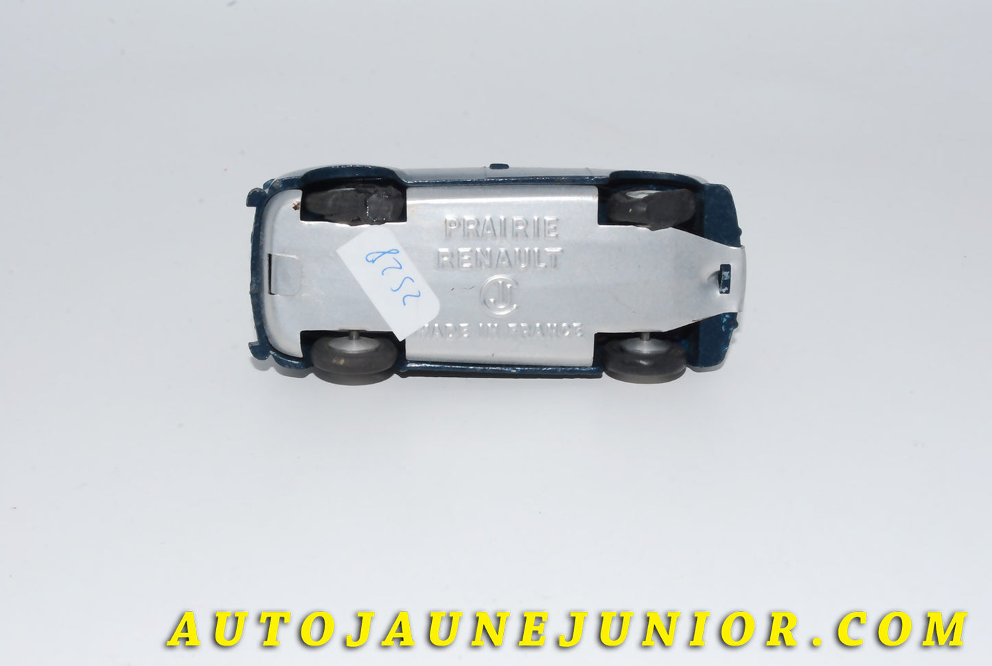 Le #4176 - C-I-J - Renault - Prairie avec jantes acier est en vente sur Auto Jaune Junior ! Tekno, Politoys, Mebetoys, Mercury, Joal, Diapet, Märklin, TootsieToys.Vous avez le même jouet ? Profitez de notre expertise pour vous accompagner dans la vente de vos modèles ou votre collection ! Nous achetons tous lots de miniatures ! Contactez nous ! contact@autojaunejunior.com.