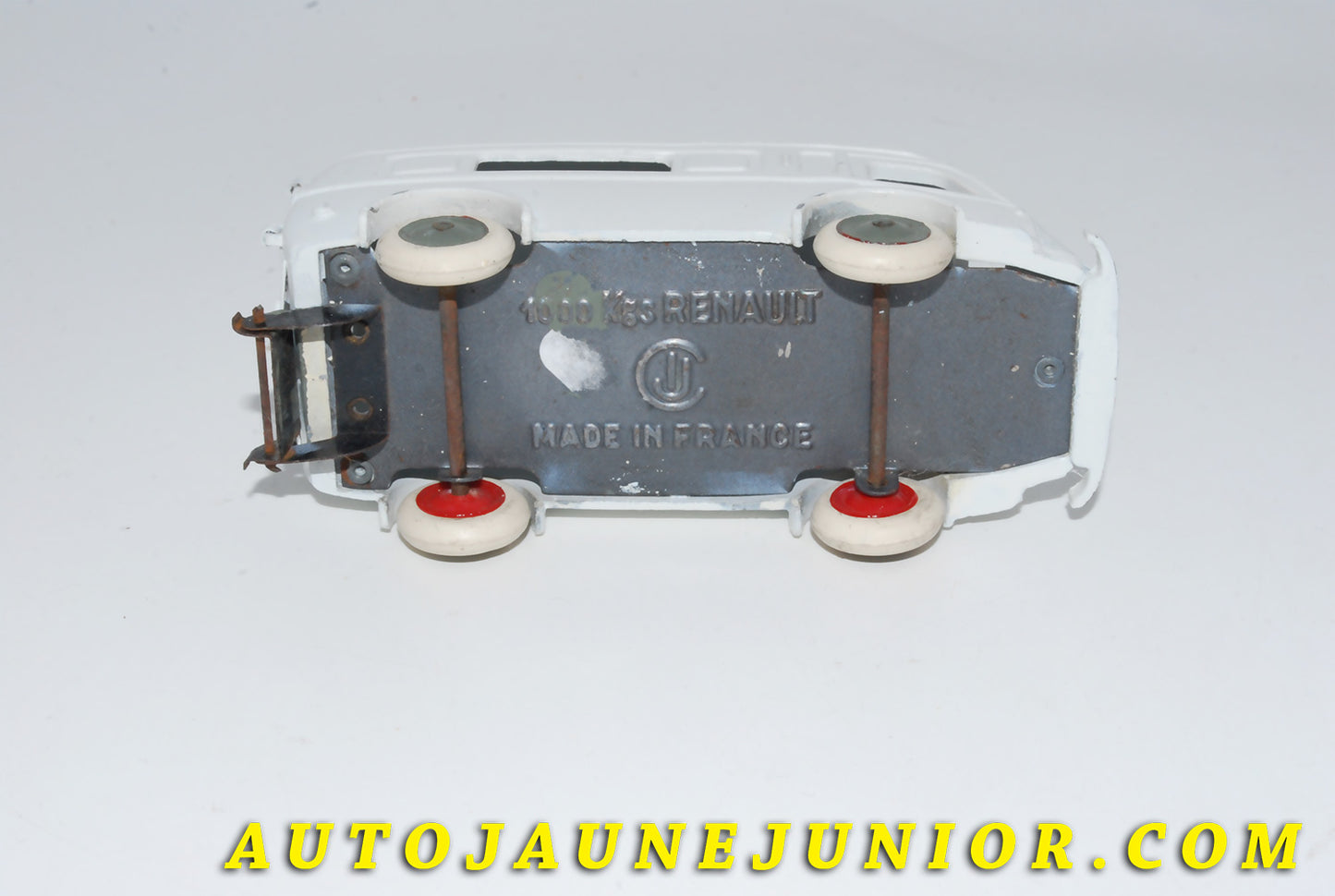 Le #4182 - C-I-J - Renault - 1000 Kgs - Type 1 - Restauré est en vente sur Auto Jaune Junior ! Tekno, Politoys, Mebetoys, Mercury, Joal, Diapet, Märklin, TootsieToys.Vous avez le même jouet ? Profitez de notre expertise pour vous accompagner dans la vente de vos modèles ou votre collection ! Nous achetons tous lots de miniatures ! Contactez nous ! contact@autojaunejunior.com.