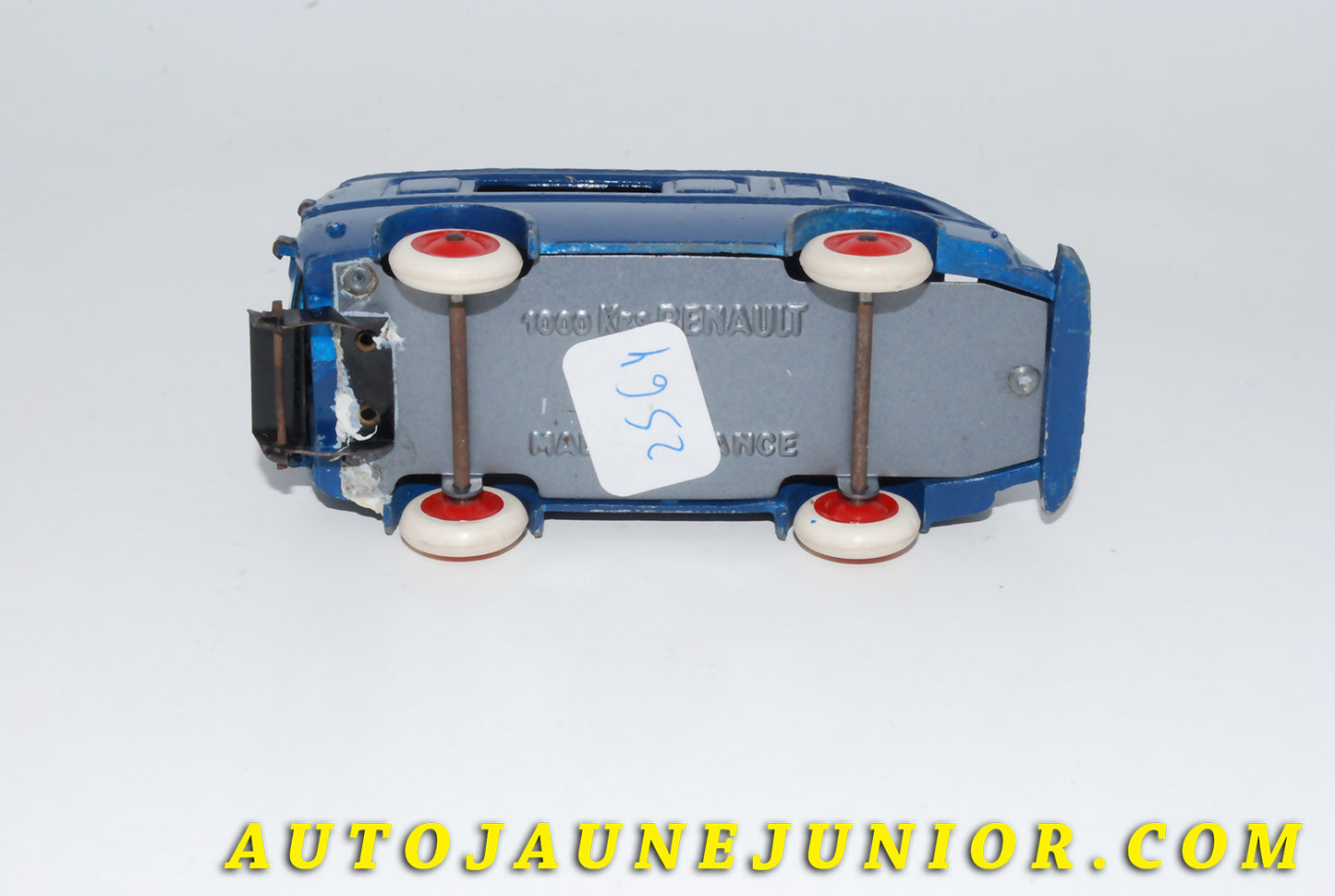 Le #4187 - C-I-J - Renault - 1000Kgs police est en vente sur Auto Jaune Junior ! Tekno, Politoys, Mebetoys, Mercury, Joal, Diapet, Märklin, TootsieToys.Vous avez le même jouet ? Profitez de notre expertise pour vous accompagner dans la vente de vos modèles ou votre collection ! Nous achetons tous lots de miniatures ! Contactez nous ! contact@autojaunejunior.com.