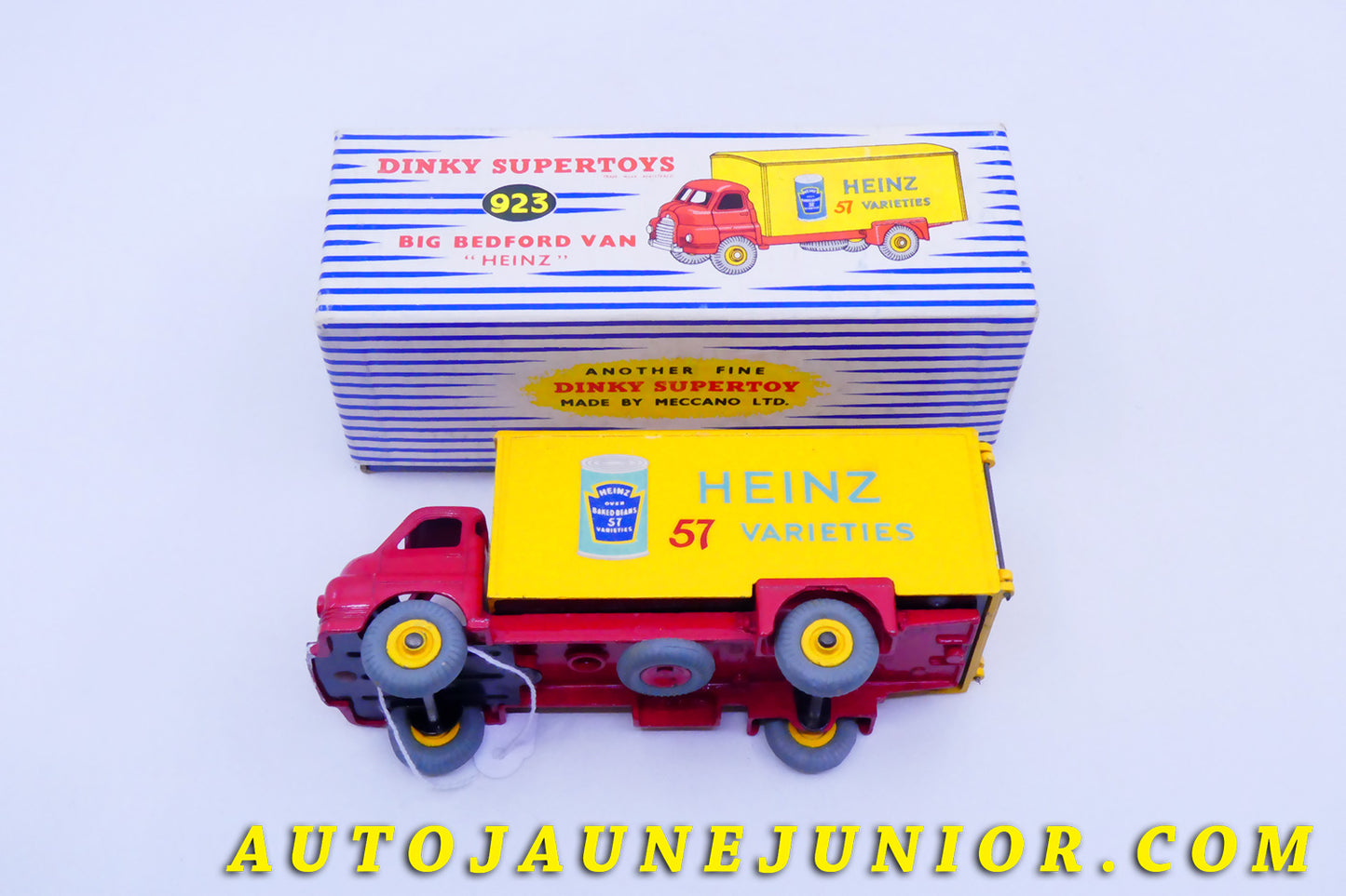 Le #4302 - Dinky Toys - Bedford - Type "S" fourgon "Heinz 57 Varieties" est en vente sur Auto Jaune Junior ! Tekno, Politoys, Mebetoys, Mercury, Joal, Diapet, Märklin, TootsieToys.Vous avez le même jouet ? Profitez de notre expertise pour vous accompagner dans la vente de vos modèles ou votre collection ! Nous achetons tous lots de miniatures ! Contactez nous ! contact@autojaunejunior.com.