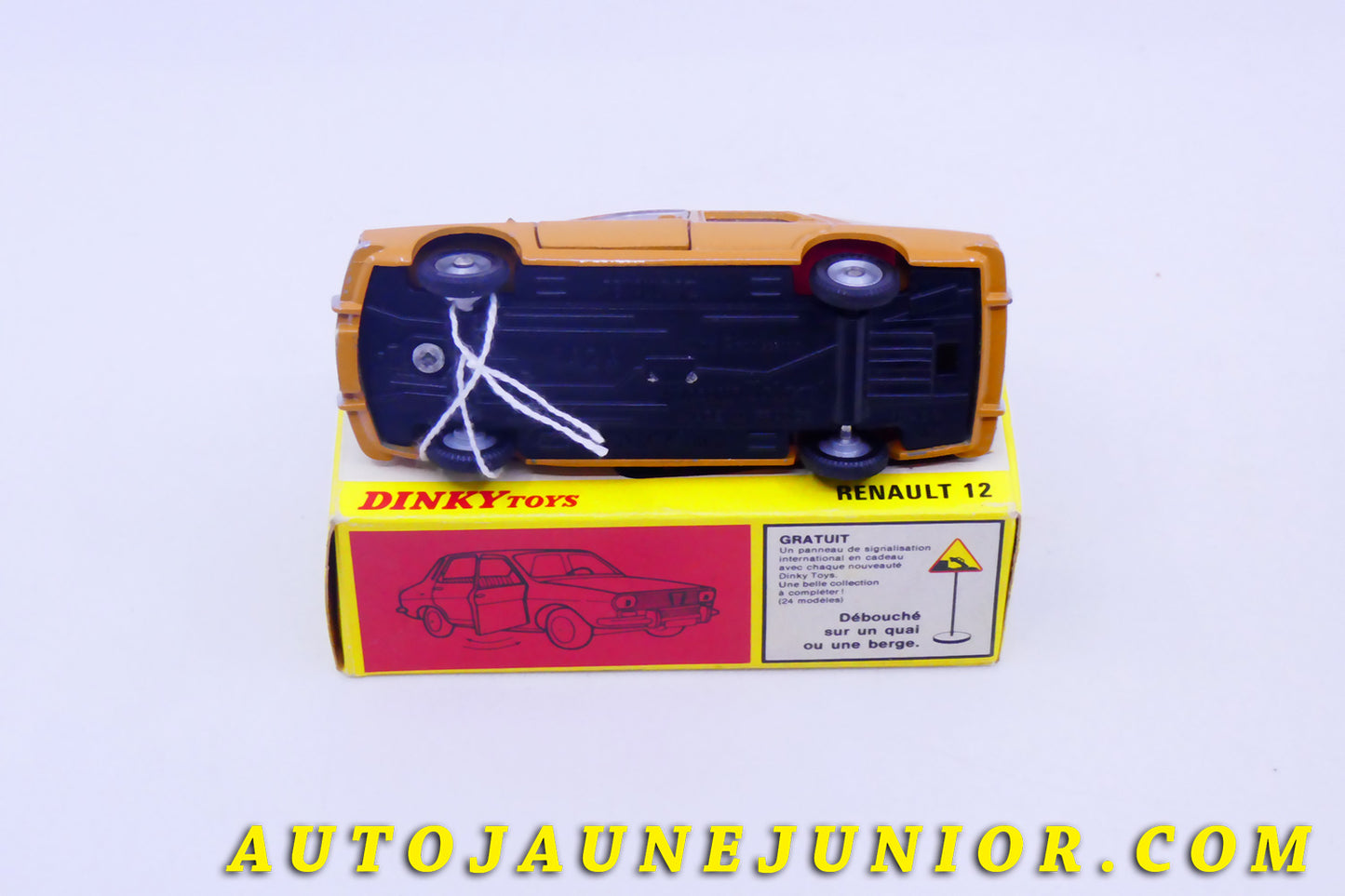 Le #4309 - Dinky Toys - Renault - R12 Berline est en vente sur Auto Jaune Junior ! Tekno, Politoys, Mebetoys, Mercury, Joal, Diapet, Märklin, TootsieToys.Vous avez le même jouet ? Profitez de notre expertise pour vous accompagner dans la vente de vos modèles ou votre collection ! Nous achetons tous lots de miniatures ! Contactez nous ! contact@autojaunejunior.com.
