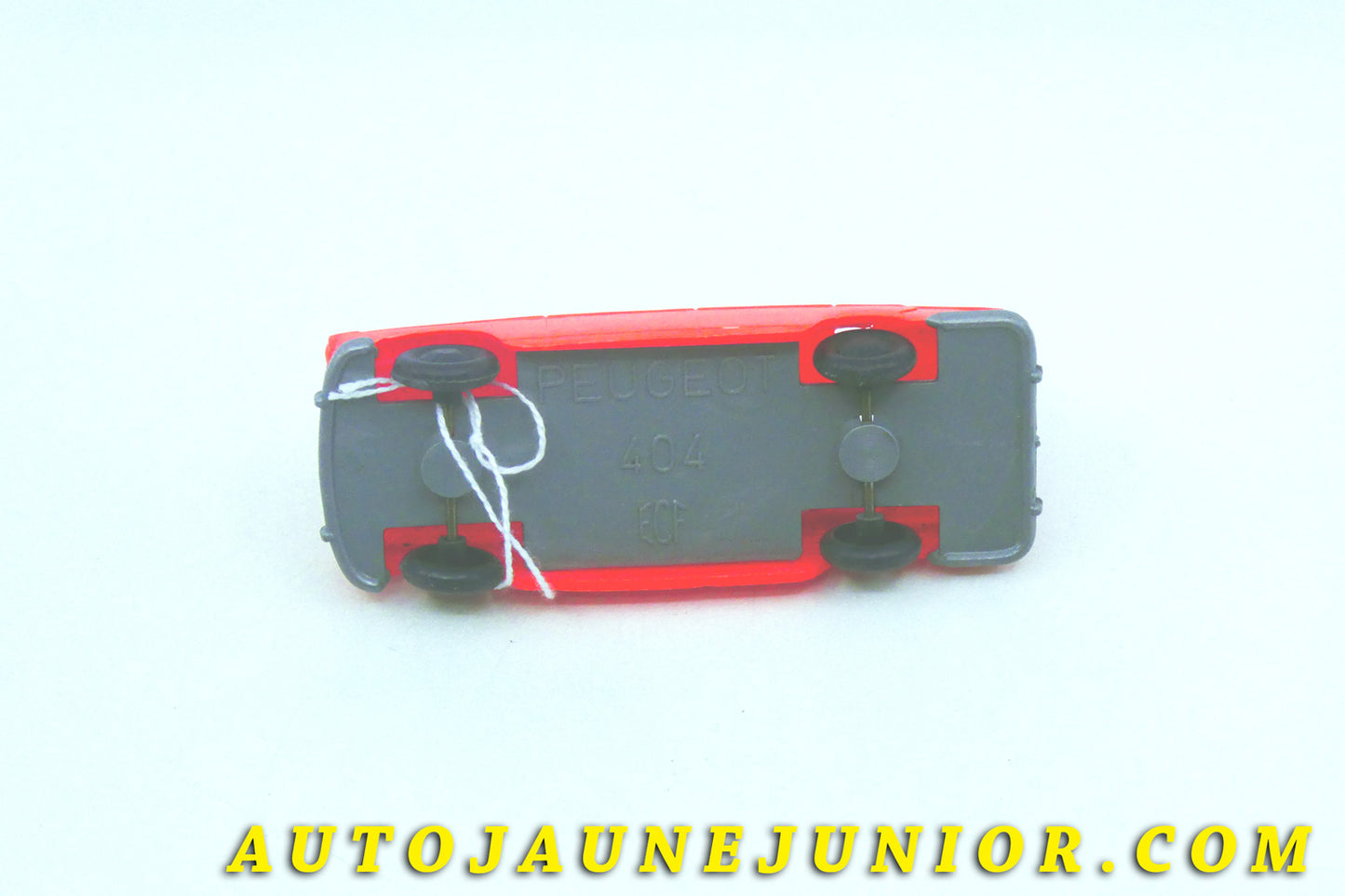 Le #4335 - ECF - Peugeot - 404 berline est en vente sur Auto Jaune Junior ! Tekno, Politoys, Mebetoys, Mercury, Joal, Diapet, Märklin, TootsieToys.Vous avez le même jouet ? Profitez de notre expertise pour vous accompagner dans la vente de vos modèles ou votre collection ! Nous achetons tous lots de miniatures ! Contactez nous ! contact@autojaunejunior.com.