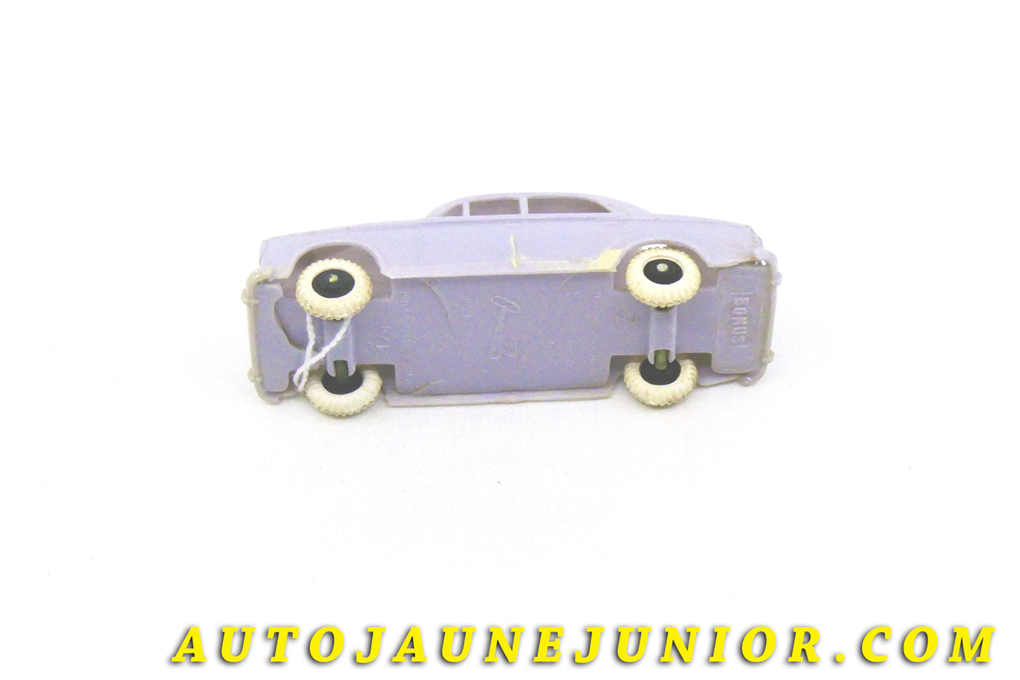 Le #4358 - Clé - Peugeot - 403 Berline "BONUS" Version Luxe est en vente sur Auto Jaune Junior ! Tekno, Politoys, Mebetoys, Mercury, Joal, Diapet, Märklin, TootsieToys.Vous avez le même jouet ? Profitez de notre expertise pour vous accompagner dans la vente de vos modèles ou votre collection ! Nous achetons tous lots de miniatures ! Contactez nous ! contact@autojaunejunior.com.