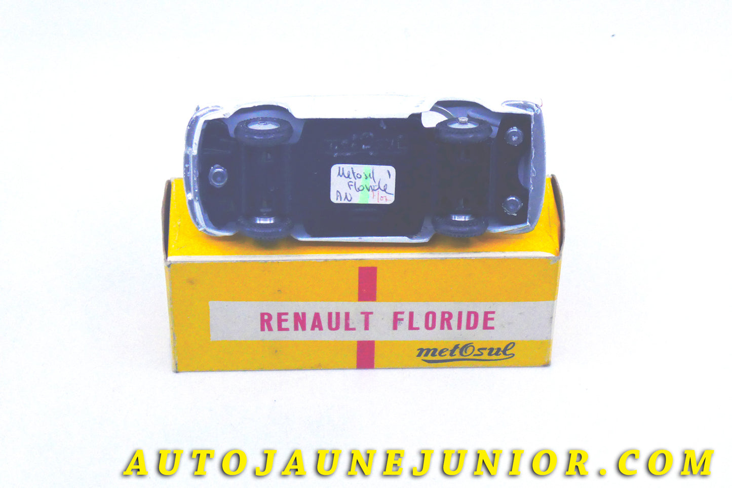 Le #4361 - Metosul - Renault - Floride Coupé est en vente sur Auto Jaune Junior ! Tekno, Politoys, Mebetoys, Mercury, Joal, Diapet, Märklin, TootsieToys.Vous avez le même jouet ? Profitez de notre expertise pour vous accompagner dans la vente de vos modèles ou votre collection ! Nous achetons tous lots de miniatures ! Contactez nous ! contact@autojaunejunior.com.