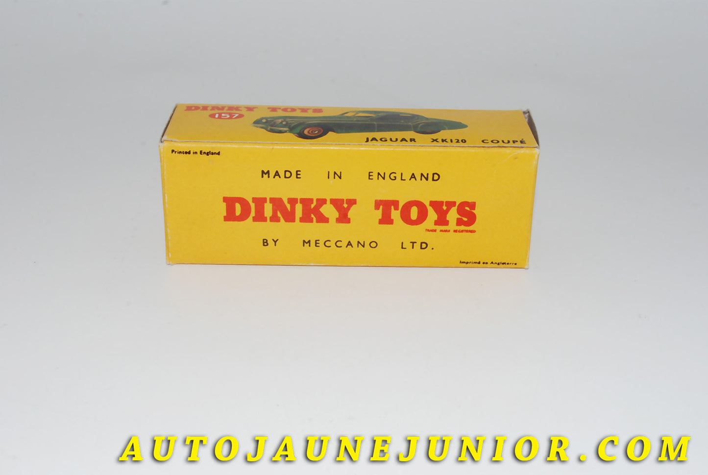 Le #4409 - Dinky Toys - Jaguar - Boite vide (REPRO) XK 120 Coupé est en vente sur Auto Jaune Junior ! Tekno, Politoys, Mebetoys, Mercury, Joal, Diapet, Märklin, TootsieToys.Vous avez le même jouet ? Profitez de notre expertise pour vous accompagner dans la vente de vos modèles ou votre collection ! Nous achetons tous lots de miniatures ! Contactez nous ! contact@autojaunejunior.com.
