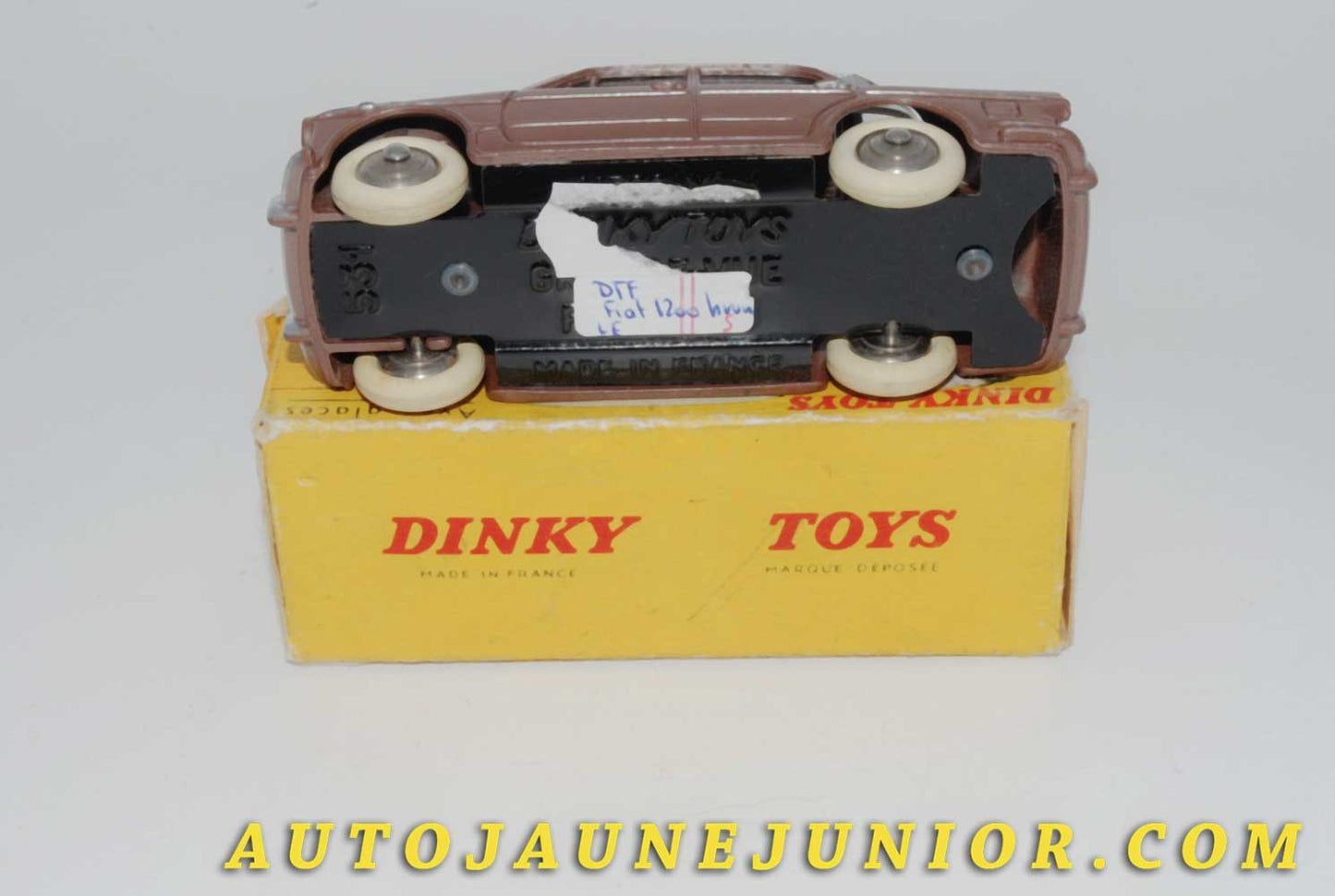 Le #4507 - Dinky Toys - Fiat - 1200 Grande Vue est en vente sur Auto Jaune Junior ! Tekno, Politoys, Mebetoys, Mercury, Joal, Diapet, Märklin, TootsieToys.Vous avez le même jouet ? Profitez de notre expertise pour vous accompagner dans la vente de vos modèles ou votre collection ! Nous achetons tous lots de miniatures ! Contactez nous ! contact@autojaunejunior.com.
