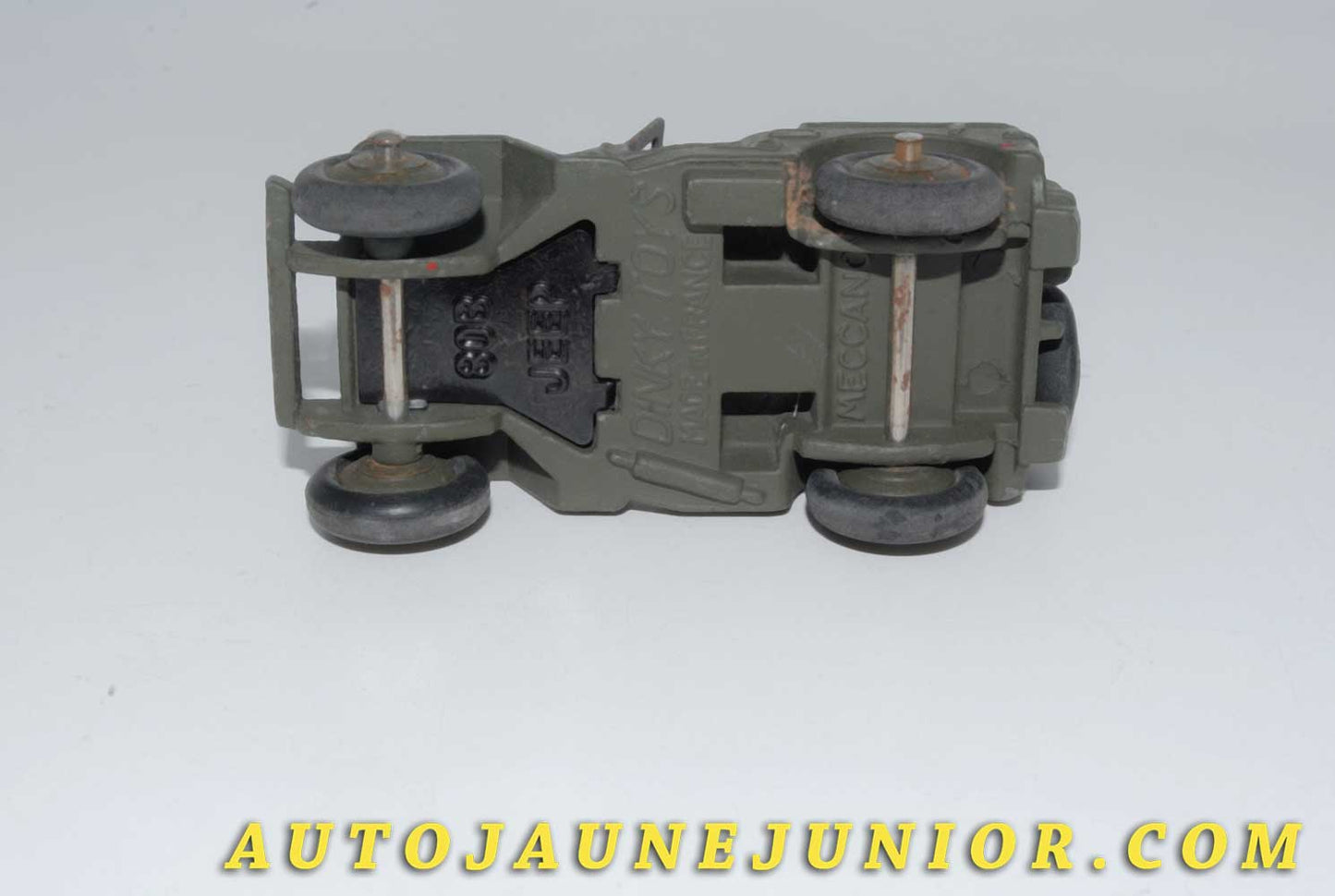 Le #4601 - Dinky Toys - Willys - Jeep Militaire Type 1 est en vente sur Auto Jaune Junior ! Tekno, Politoys, Mebetoys, Mercury, Joal, Diapet, Märklin, TootsieToys.Vous avez le même jouet ? Profitez de notre expertise pour vous accompagner dans la vente de vos modèles ou votre collection ! Nous achetons tous lots de miniatures ! Contactez nous ! contact@autojaunejunior.com.