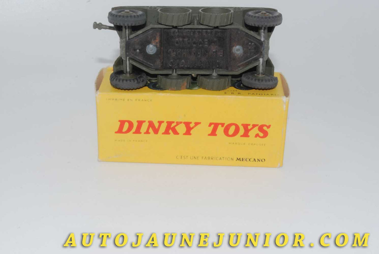 Le #4621 - Dinky Toys - Panhard - Char EBR est en vente sur Auto Jaune Junior ! Tekno, Politoys, Mebetoys, Mercury, Joal, Diapet, Märklin, TootsieToys.Vous avez le même jouet ? Profitez de notre expertise pour vous accompagner dans la vente de vos modèles ou votre collection ! Nous achetons tous lots de miniatures ! Contactez nous ! contact@autojaunejunior.com.