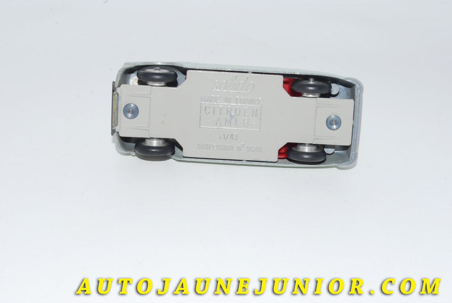 Le #4636 - Solido - Citroën - Ami 6 Berline est en vente sur Auto Jaune Junior ! Tekno, Politoys, Mebetoys, Mercury, Joal, Diapet, Märklin, TootsieToys.Vous avez le même jouet ? Profitez de notre expertise pour vous accompagner dans la vente de vos modèles ou votre collection ! Nous achetons tous lots de miniatures ! Contactez nous ! contact@autojaunejunior.com.
