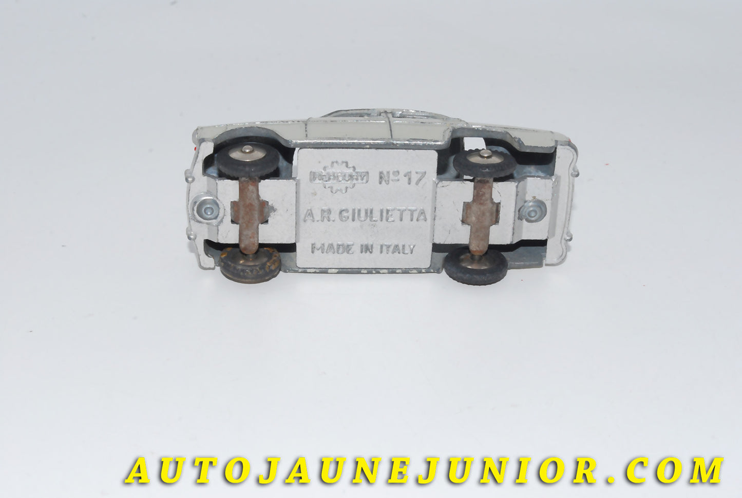 Le #4637 - Mercury - Alfa Roméo - Giuletta est en vente sur Auto Jaune Junior ! Tekno, Politoys, Mebetoys, Mercury, Joal, Diapet, Märklin, TootsieToys.Vous avez le même jouet ? Profitez de notre expertise pour vous accompagner dans la vente de vos modèles ou votre collection ! Nous achetons tous lots de miniatures ! Contactez nous ! contact@autojaunejunior.com.