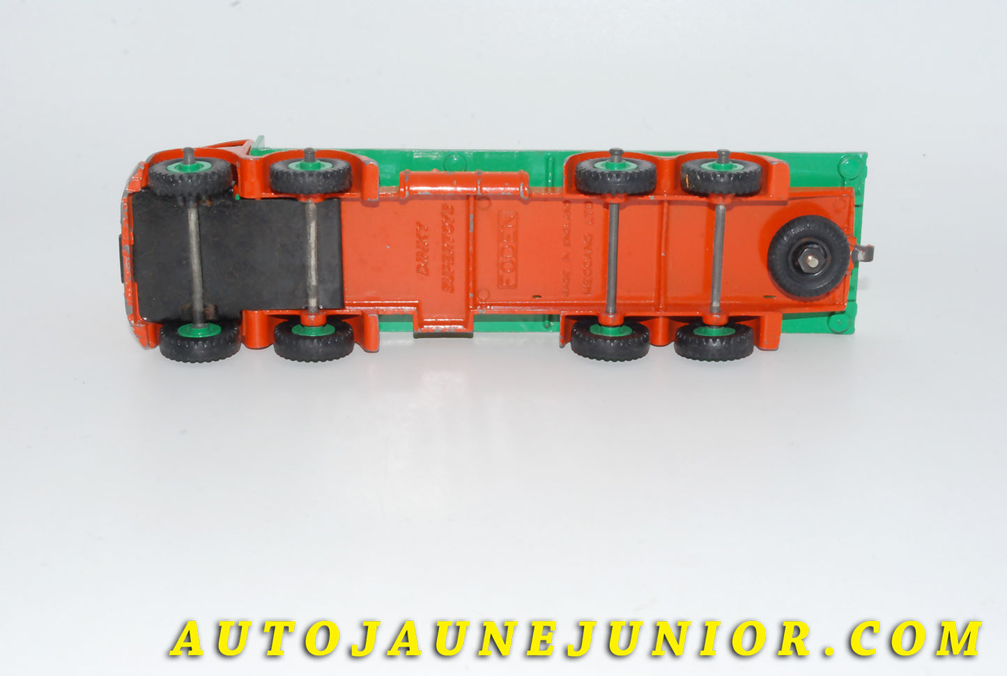Le #4642 - Dinky Toys - Foden - Mk2 Plateau est en vente sur Auto Jaune Junior ! Tekno, Politoys, Mebetoys, Mercury, Joal, Diapet, Märklin, TootsieToys.Vous avez le même jouet ? Profitez de notre expertise pour vous accompagner dans la vente de vos modèles ou votre collection ! Nous achetons tous lots de miniatures ! Contactez nous ! contact@autojaunejunior.com.