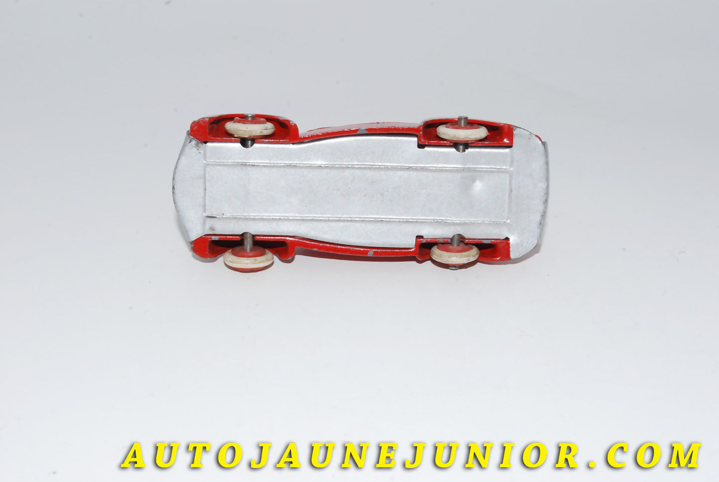 Le #4664 - C-I-J - Panhard - Dyna X est en vente sur Auto Jaune Junior ! Tekno, Politoys, Mebetoys, Mercury, Joal, Diapet, Märklin, TootsieToys.Vous avez le même jouet ? Profitez de notre expertise pour vous accompagner dans la vente de vos modèles ou votre collection ! Nous achetons tous lots de miniatures ! Contactez nous ! contact@autojaunejunior.com.