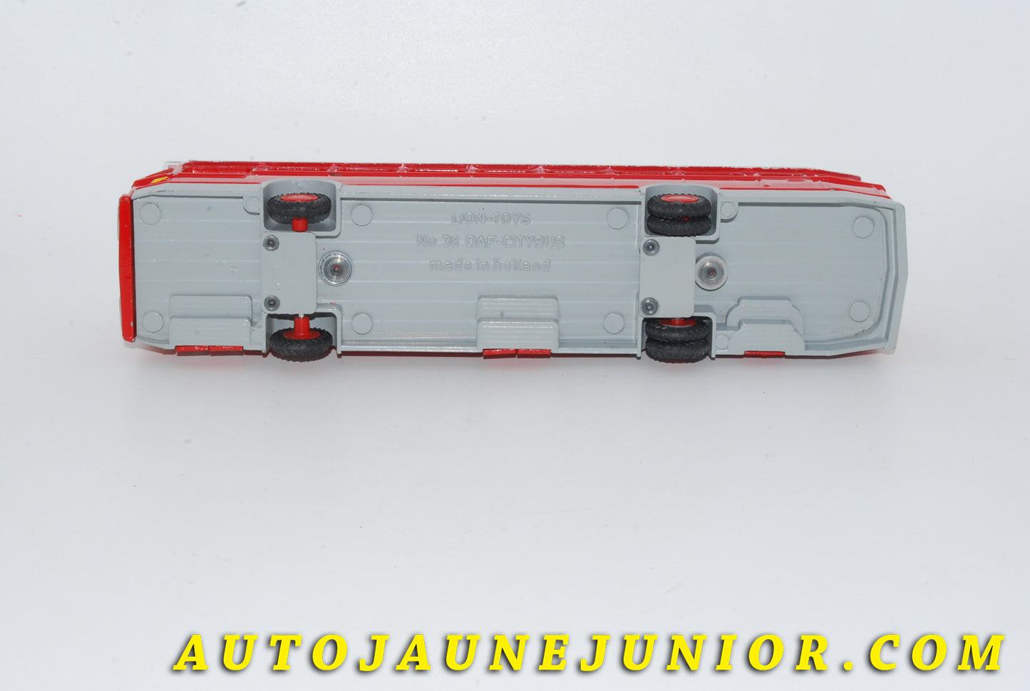 Le #4716 - Lion Car - DAF - Citybus (premier type) est en vente sur Auto Jaune Junior ! Tekno, Politoys, Mebetoys, Mercury, Joal, Diapet, Märklin, TootsieToys.Vous avez le même jouet ? Profitez de notre expertise pour vous accompagner dans la vente de vos modèles ou votre collection ! Nous achetons tous lots de miniatures ! Contactez nous ! contact@autojaunejunior.com.