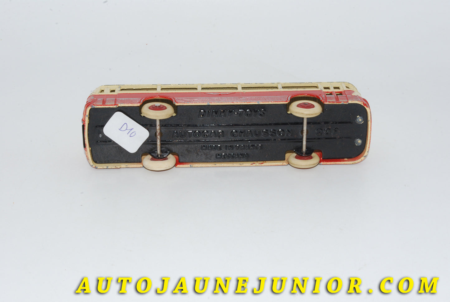 Le #4733 - Dinky Toys - Chausson - AP52 car est en vente sur Auto Jaune Junior ! Tekno, Politoys, Mebetoys, Mercury, Joal, Diapet, Märklin, TootsieToys.Vous avez le même jouet ? Profitez de notre expertise pour vous accompagner dans la vente de vos modèles ou votre collection ! Nous achetons tous lots de miniatures ! Contactez nous ! contact@autojaunejunior.com.