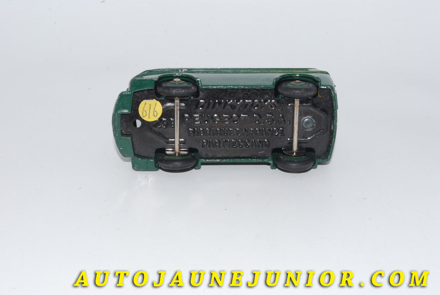 Le #4741 - Dinky Toys - Citroën - D3A fourgon postes Type 3 est en vente sur Auto Jaune Junior ! Tekno, Politoys, Mebetoys, Mercury, Joal, Diapet, Märklin, TootsieToys.Vous avez le même jouet ? Profitez de notre expertise pour vous accompagner dans la vente de vos modèles ou votre collection ! Nous achetons tous lots de miniatures ! Contactez nous ! contact@autojaunejunior.com.
