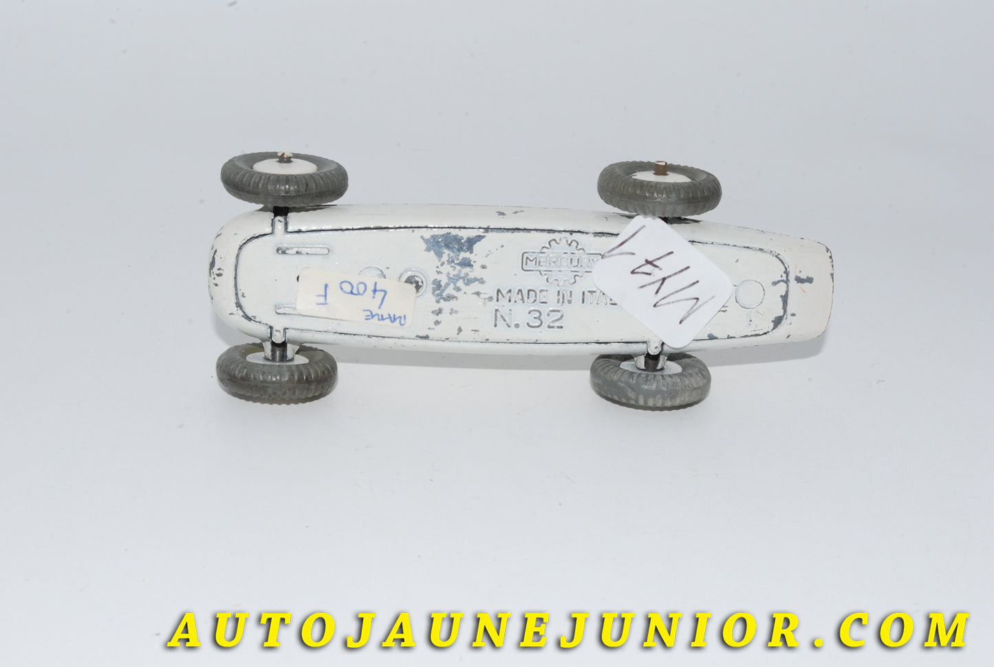 Le #4760 - Mercury - Auto Union - Monoplace GP - Type D - 16 cylindres -#6 est en vente sur Auto Jaune Junior ! Tekno, Politoys, Mebetoys, Mercury, Joal, Diapet, Märklin, TootsieToys.Vous avez le même jouet ? Profitez de notre expertise pour vous accompagner dans la vente de vos modèles ou votre collection ! Nous achetons tous lots de miniatures ! Contactez nous ! contact@autojaunejunior.com.