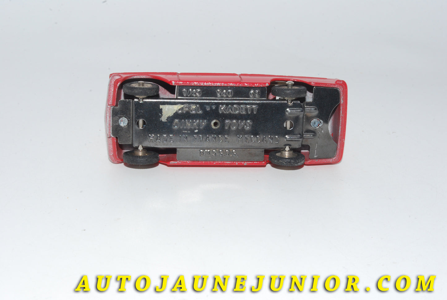 Le #4765 - Dinky Toys - Opel - Kadett (originale version sans intérieur !) est en vente sur Auto Jaune Junior ! Tekno, Politoys, Mebetoys, Mercury, Joal, Diapet, Märklin, TootsieToys.Vous avez le même jouet ? Profitez de notre expertise pour vous accompagner dans la vente de vos modèles ou votre collection ! Nous achetons tous lots de miniatures ! Contactez nous ! contact@autojaunejunior.com.