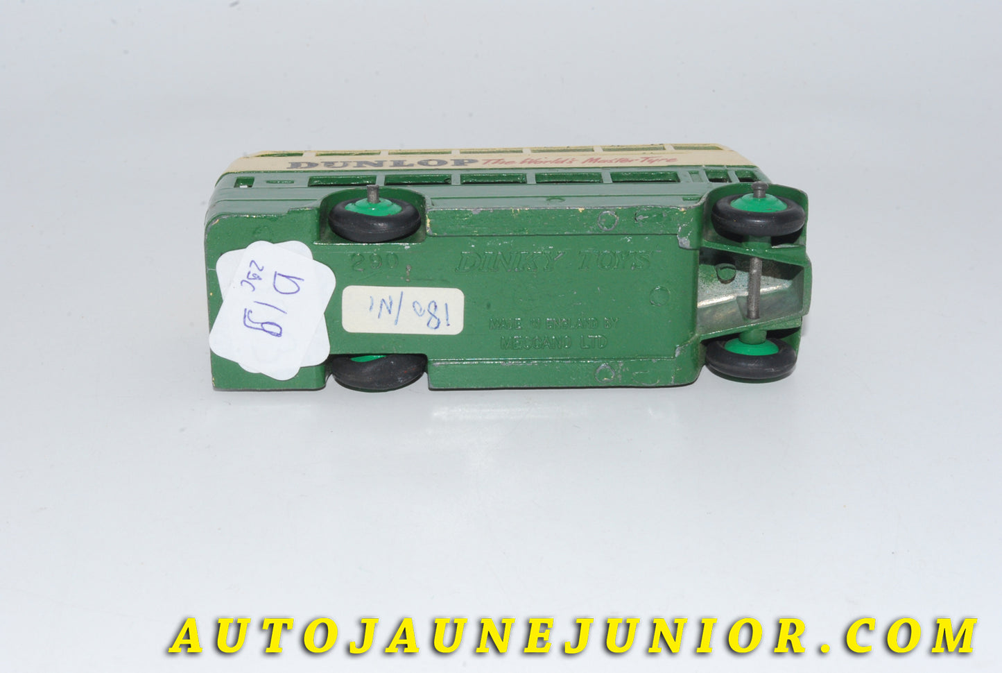 Le #4773 - Dinky Toys - AEC - Routemaster Double Decker Bus Dunlop “The World’s Master Tyre” est en vente sur Auto Jaune Junior ! Tekno, Politoys, Mebetoys, Mercury, Joal, Diapet, Märklin, TootsieToys.Vous avez le même jouet ? Profitez de notre expertise pour vous accompagner dans la vente de vos modèles ou votre collection ! Nous achetons tous lots de miniatures ! Contactez nous ! contact@autojaunejunior.com.