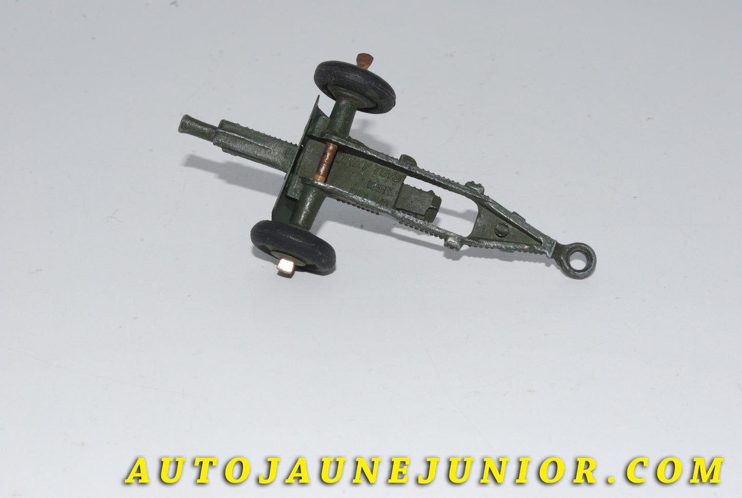 Le #4812 - Dinky Toys - Canon - Anti char pour ensemble Dragon (Jantes moulées MAIS axes pincés) est en vente sur Auto Jaune Junior ! Tekno, Politoys, Mebetoys, Mercury, Joal, Diapet, Märklin, TootsieToys.Vous avez le même jouet ? Profitez de notre expertise pour vous accompagner dans la vente de vos modèles ou votre collection ! Nous achetons tous lots de miniatures ! Contactez nous ! contact@autojaunejunior.com.