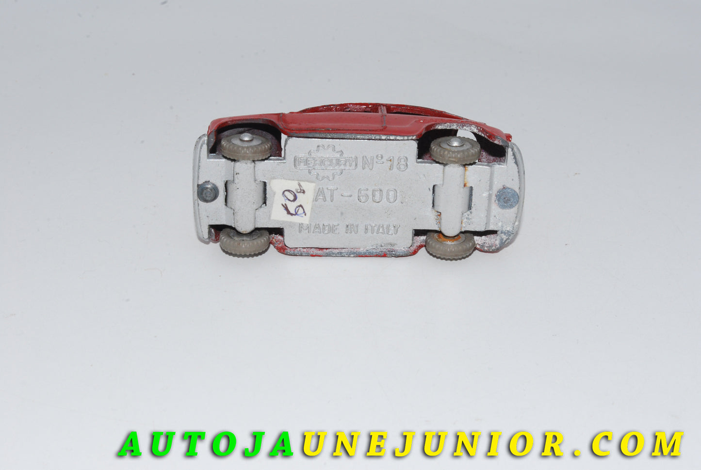 Le #4813 - Mercury - Fiat - 600 Berline est en vente sur Auto Jaune Junior ! Tekno, Politoys, Mebetoys, Mercury, Joal, Diapet, Märklin, TootsieToys.Vous avez le même jouet ? Profitez de notre expertise pour vous accompagner dans la vente de vos modèles ou votre collection ! Nous achetons tous lots de miniatures ! Contactez nous ! contact@autojaunejunior.com.