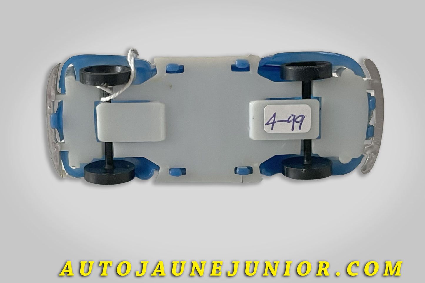 Le Hong-Kong Volkswagen 1200 '63 est en vente sur Auto Jaune Junior ! Découvrez nos collections de diecast Tekno, Politoys, Mebetoys, Mercury, Joal, Diapet, Märklin, TootsieToys.AutoJaune Junior ; Vous avez le même jouet ? Profitez de notre expertise pour vous accompagner dans la vente de vos modèles ou votre collection ! Nous achetons tous lots de miniatures ! Contactez nous !