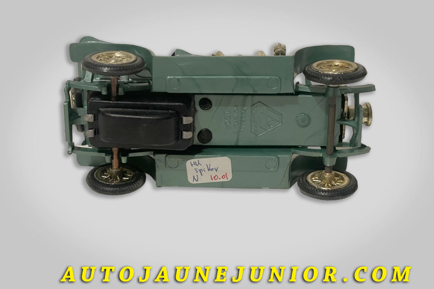 Le Cragstan Spyker Torpédo 4 places 1904 est en vente sur Auto Jaune Junior ! Découvrez nos collections de diecast Tekno, Politoys, Mebetoys, Mercury, Joal, Diapet, Märklin, TootsieToys.AutoJaune Junior ; Vous avez le même jouet ? Profitez de notre expertise pour vous accompagner dans la vente de vos modèles ou votre collection ! Nous achetons tous lots de miniatures ! Contactez nous !
