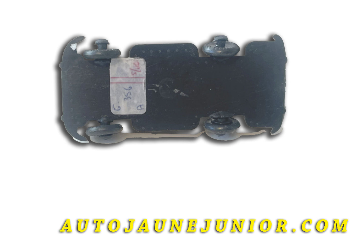 Le Allemagne Porsche 356 coupé est en vente sur Auto Jaune Junior ! Découvrez nos collections de diecast Tekno, Politoys, Mebetoys, Mercury, Joal, Diapet, Märklin, TootsieToys.AutoJaune Junior ; Vous avez le même jouet ? Profitez de notre expertise pour vous accompagner dans la vente de vos modèles ou votre collection ! Nous achetons tous lots de miniatures ! Contactez nous !