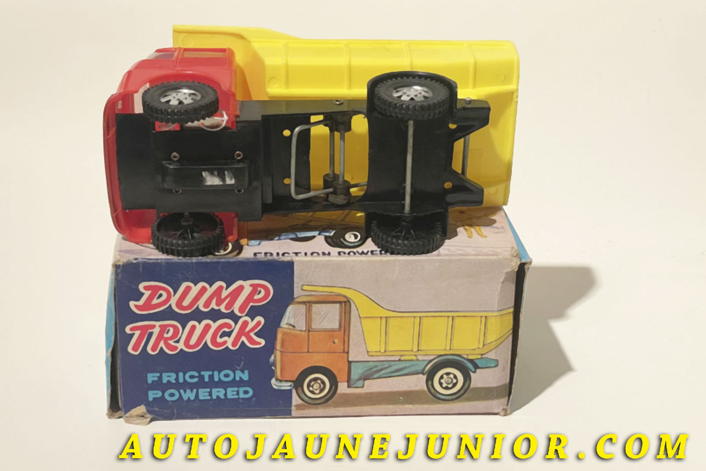 Le ACME ERF 88G - Camion benne basculante est en vente sur Auto Jaune Junior ! Découvrez nos collections de diecast Tekno, Politoys, Mebetoys, Mercury, Joal, Diapet, Märklin, TootsieToys.AutoJaune Junior ; Vous avez le même jouet ? Profitez de notre expertise pour vous accompagner dans la vente de vos modèles ou votre collection ! Nous achetons tous lots de miniatures ! Contactez nous !