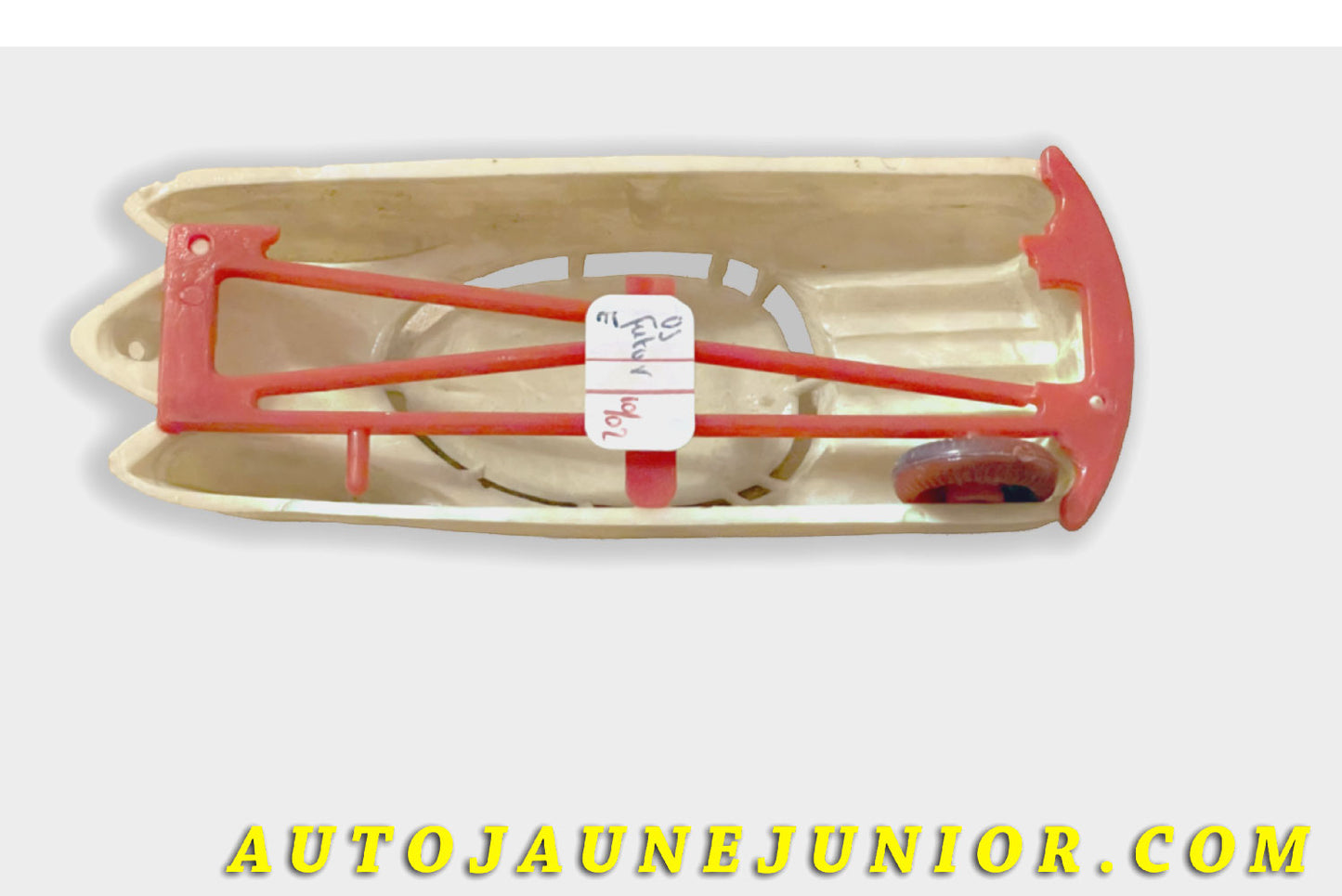 Le USA Auto Prototype Coupé Futuriste aérodynamique est en vente sur Auto Jaune Junior ! Découvrez nos collections de diecast Tekno, Politoys, Mebetoys, Mercury, Joal, Diapet, Märklin, TootsieToys.AutoJaune Junior ; Vous avez le même jouet ? Profitez de notre expertise pour vous accompagner dans la vente de vos modèles ou votre collection ! Nous achetons tous lots de miniatures ! Contactez nous !